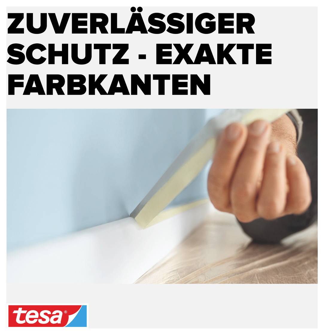 Eine Hand klebt ein Malerband auf eine Wand nahe der Fußleiste. Text oben: 'Zuverlässiger Schutz · Exakte Farbkanten'. Logo unten: 'tesa'.
