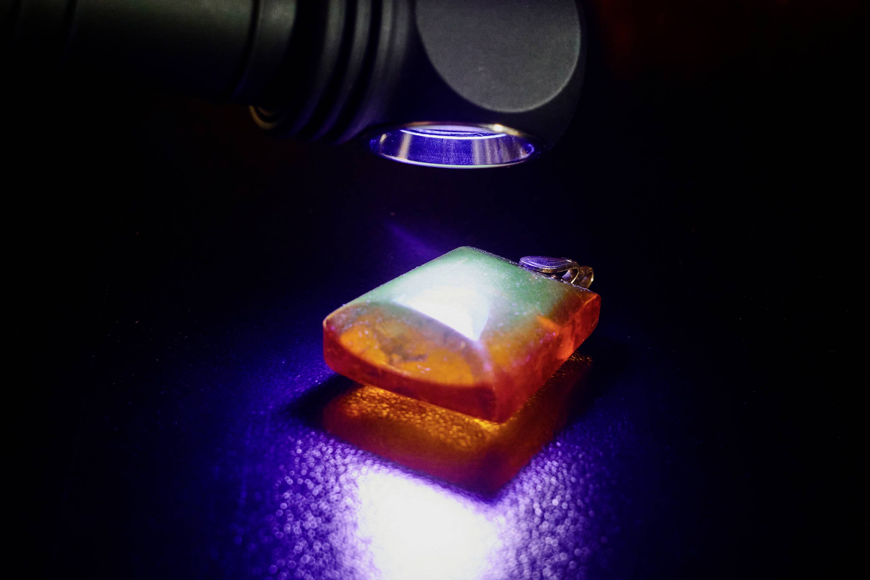 ArmyTek Wizard C2 WUV White & Ultraviolet LED Stirnlampe mit Magnethalterung akkubetrieben 1100lm 3h 65g