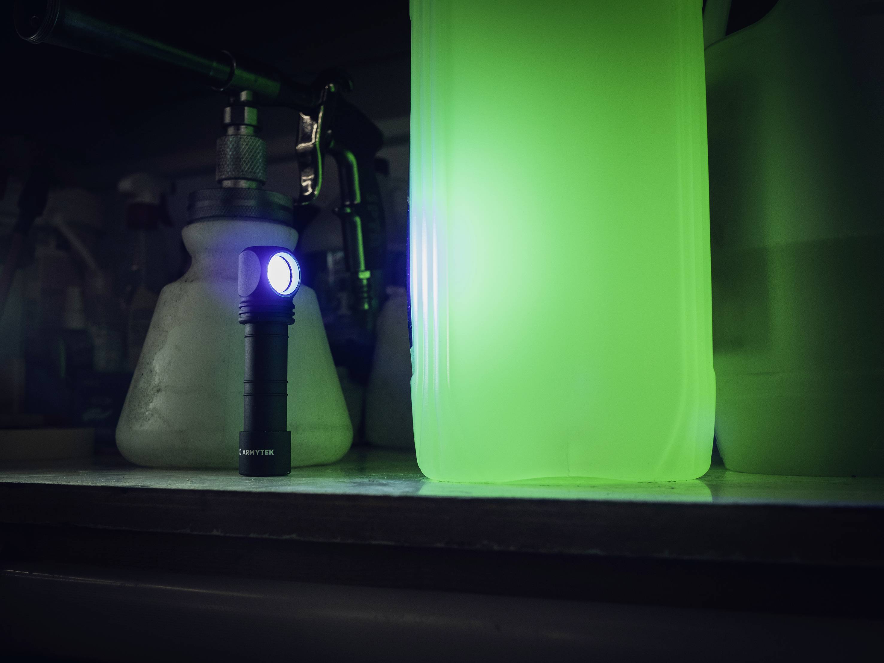 ArmyTek Wizard C2 WUV White & Ultraviolet LED Stirnlampe mit Magnethalterung akkubetrieben 1100lm 3h 65g