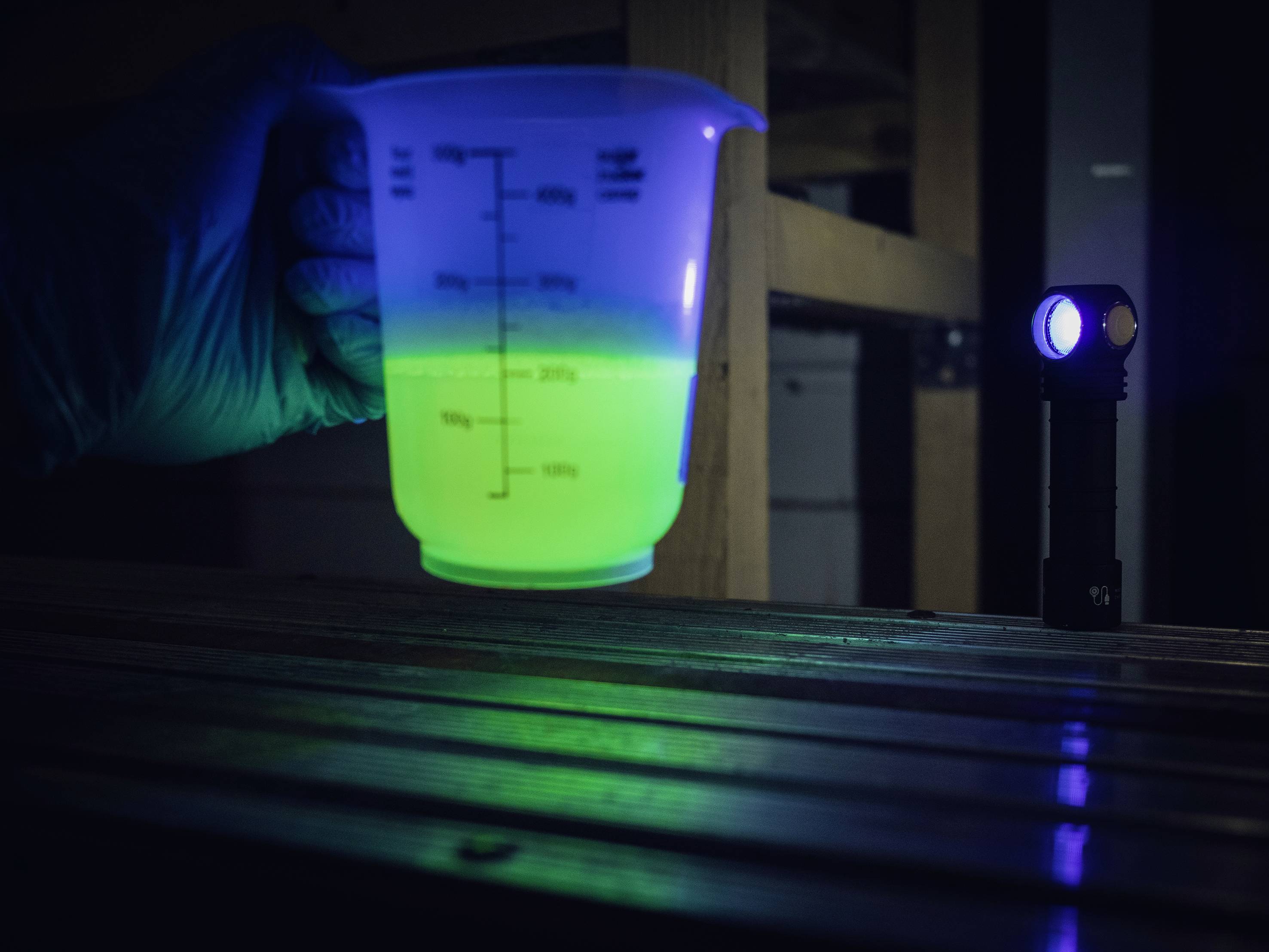 ArmyTek Wizard C2 WUV White & Ultraviolet LED Stirnlampe mit Magnethalterung akkubetrieben 1100lm 3h 65g