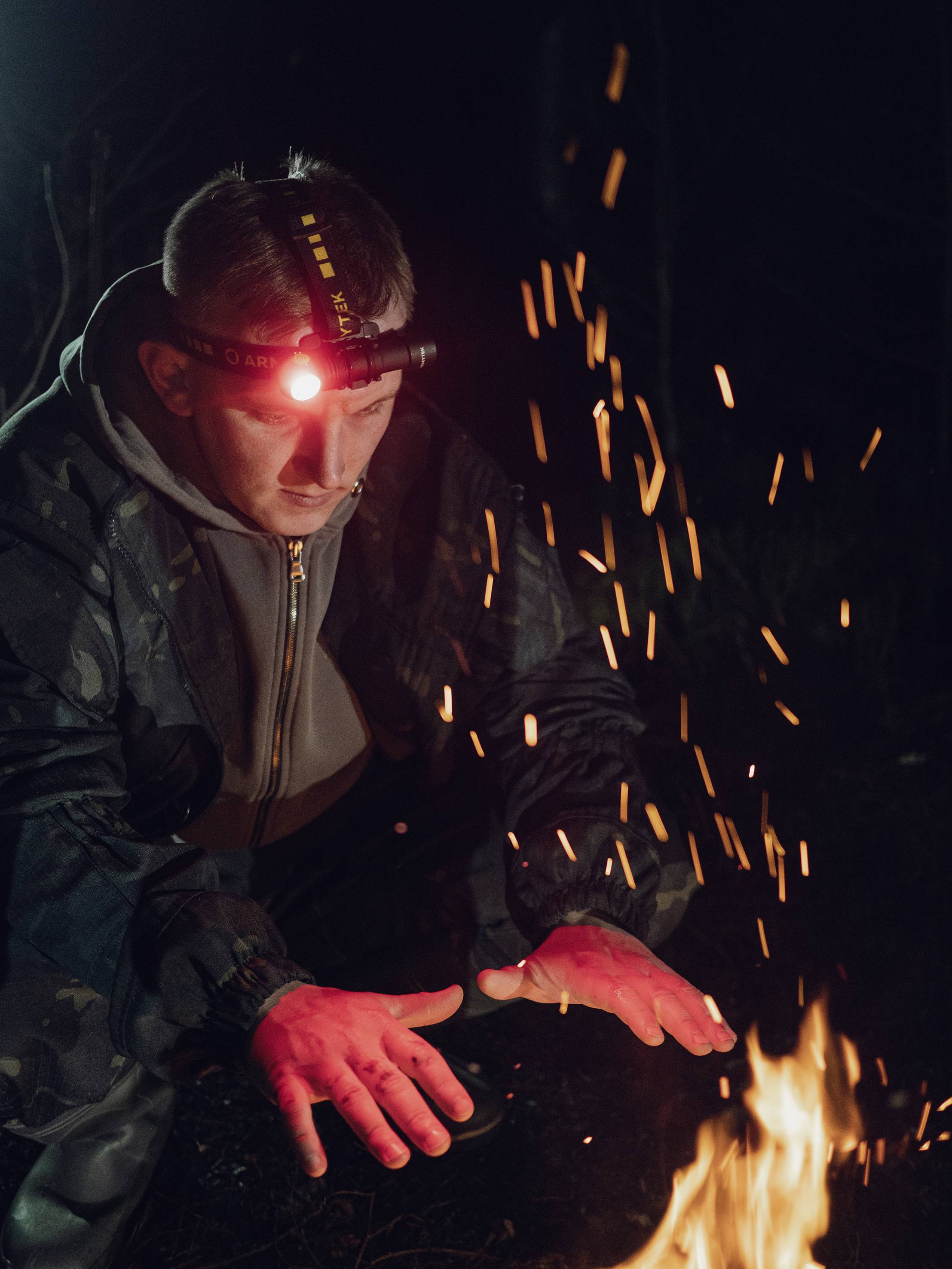 ArmyTek Wizard C2 WR Magnet White & Red LED Stirnlampe mit Magnethalterung akkubetrieben 1100lm 3h 65g