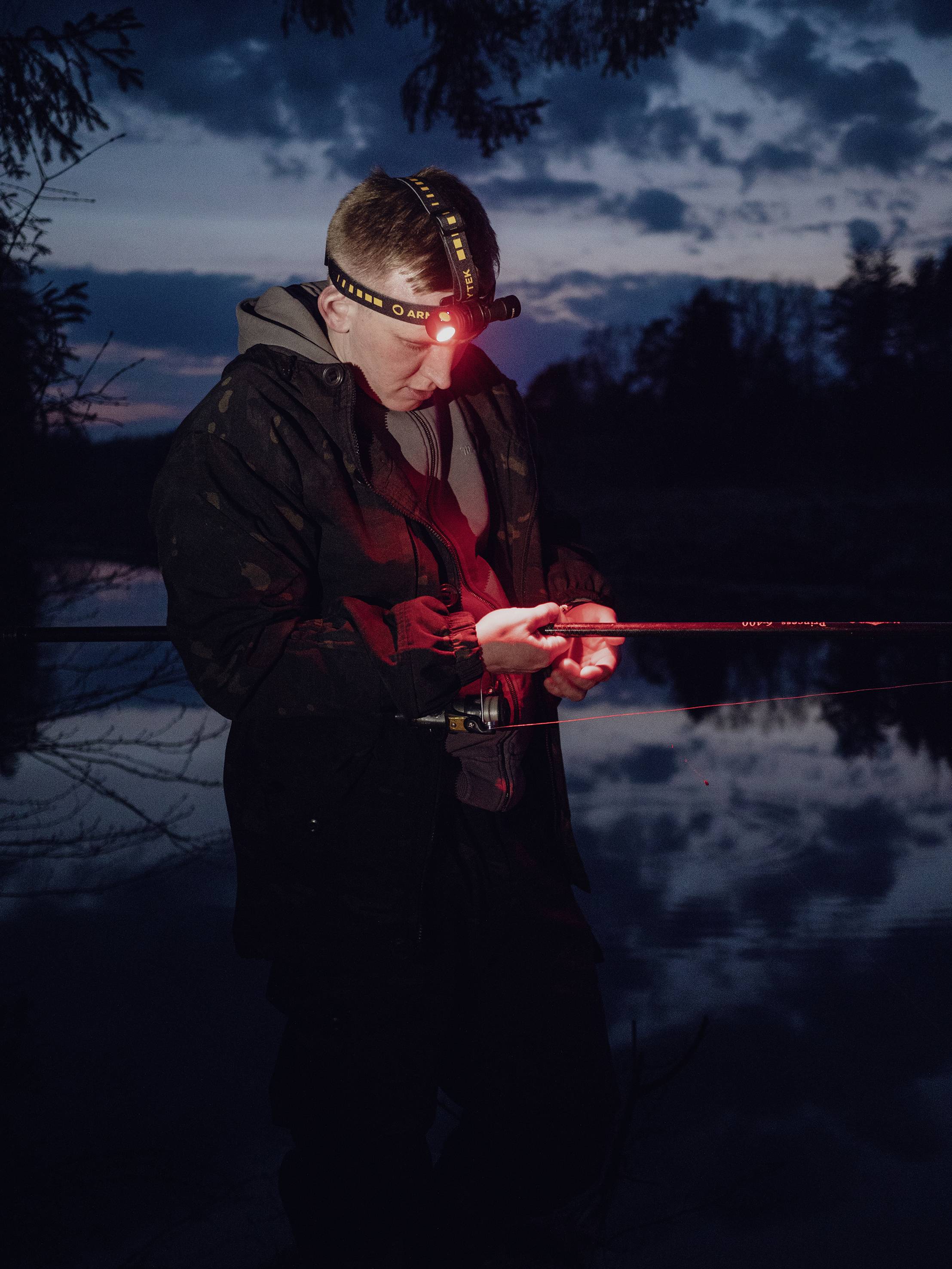 ArmyTek Wizard C2 WR Magnet White & Red LED Stirnlampe mit Magnethalterung akkubetrieben 1100lm 3h 65g