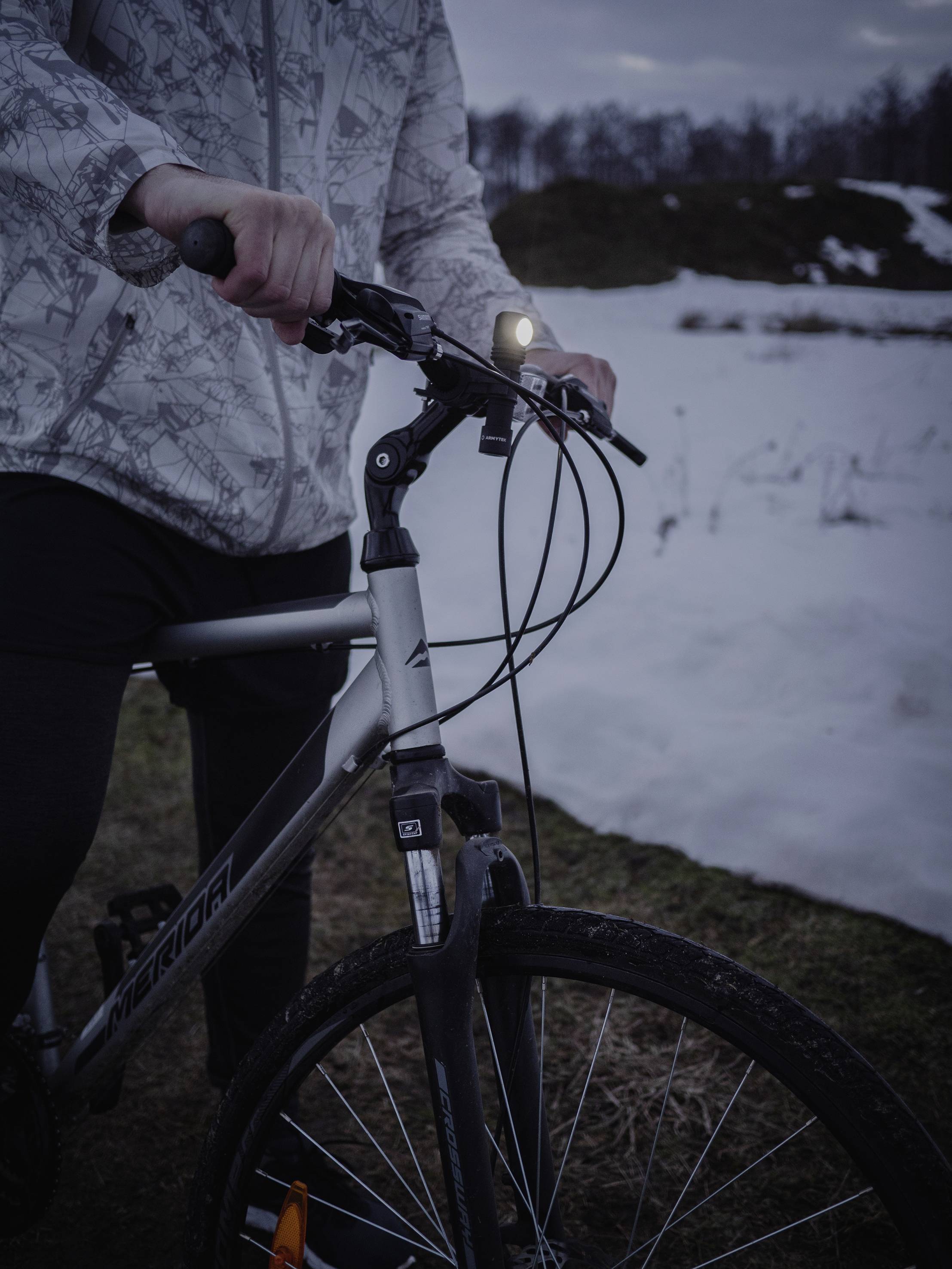 ArmyTek Wizard C2 Magnet White LED Stirnlampe mit Magnethalterung akkubetrieben 1200lm 4800h 64g