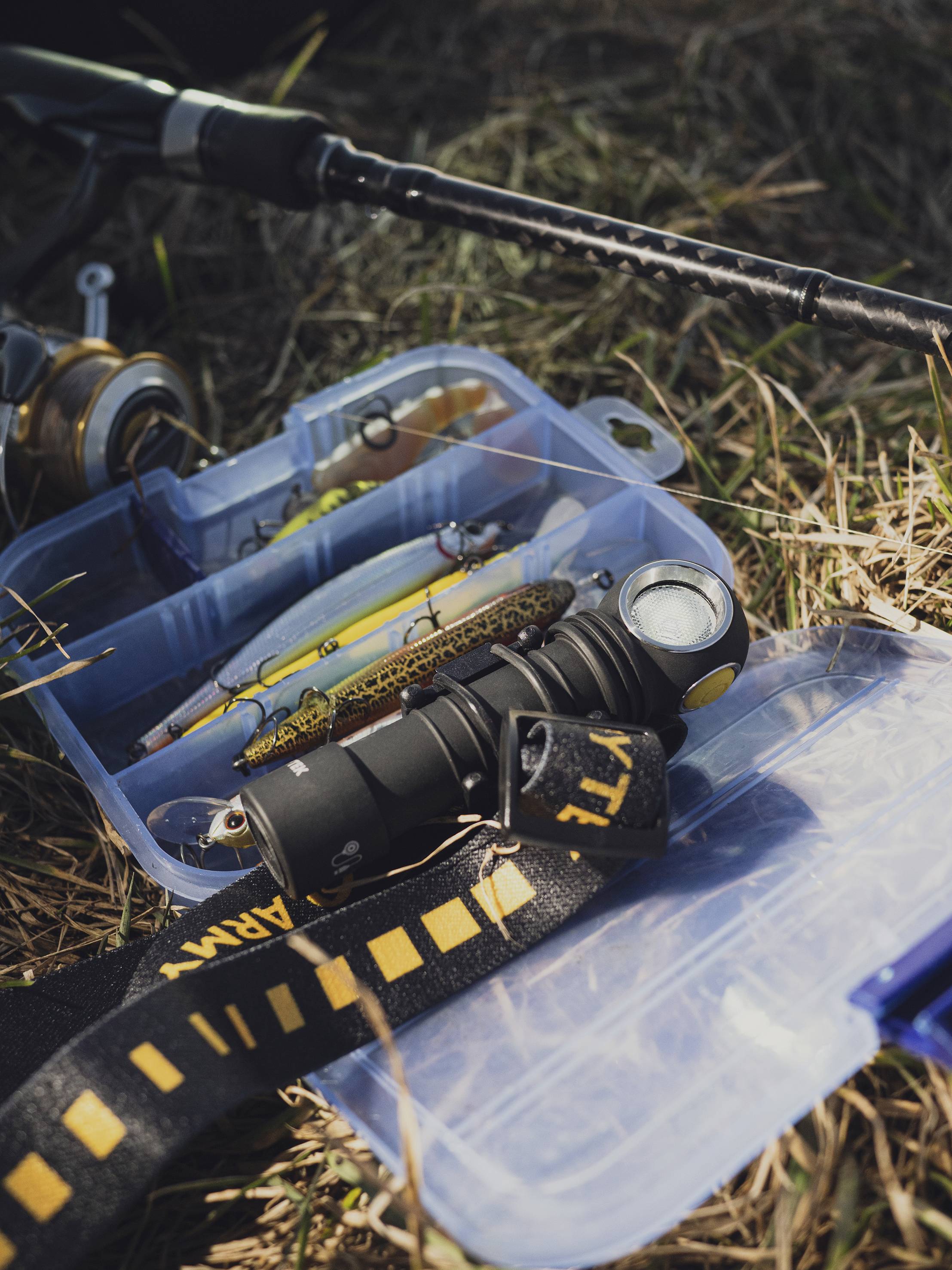 ArmyTek Wizard C2 Magnet White LED Stirnlampe mit Magnethalterung akkubetrieben 1200lm 4800h 64g