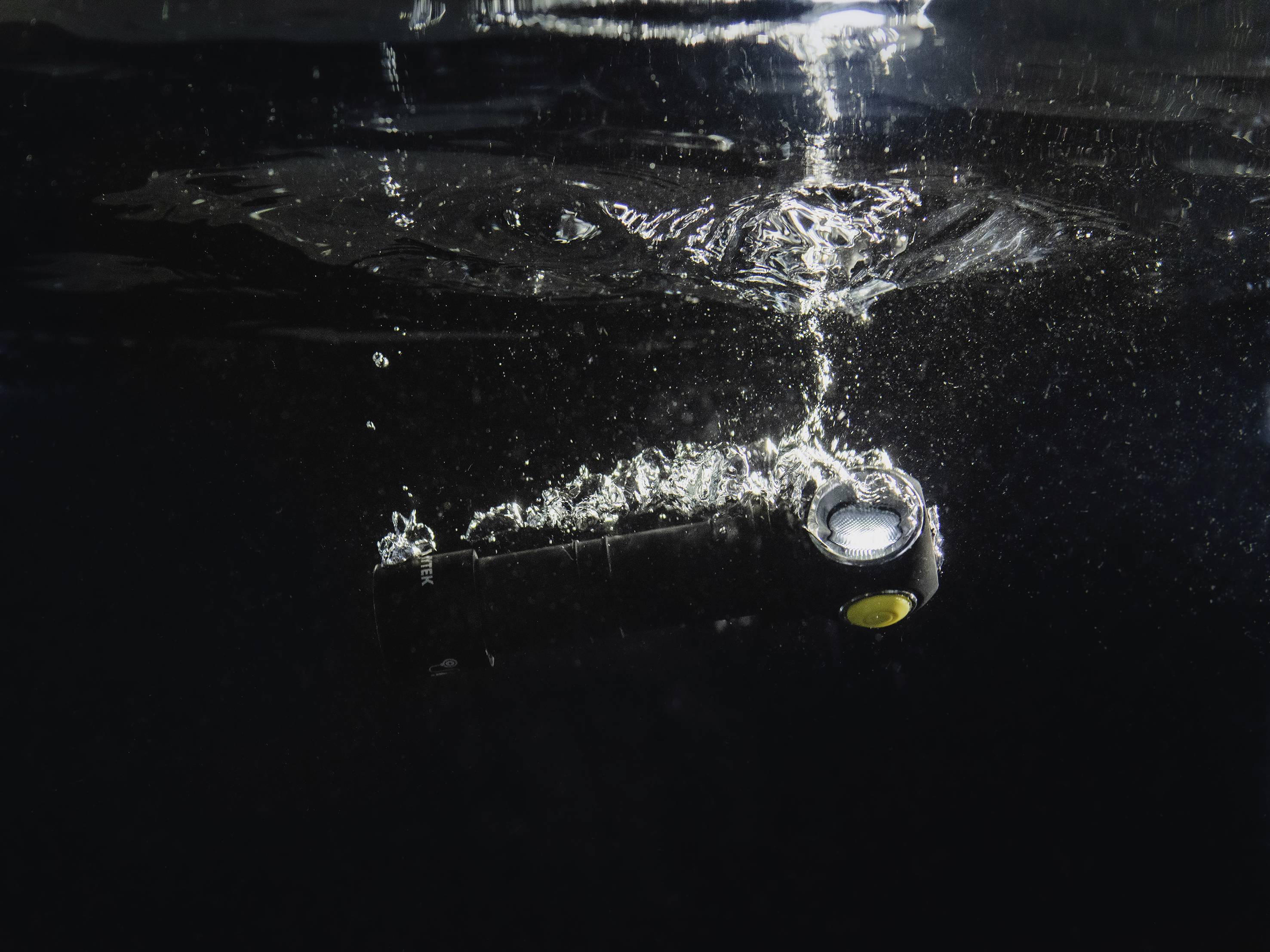 ArmyTek Wizard C2 Magnet White LED Stirnlampe mit Magnethalterung akkubetrieben 1200lm 4800h 64g