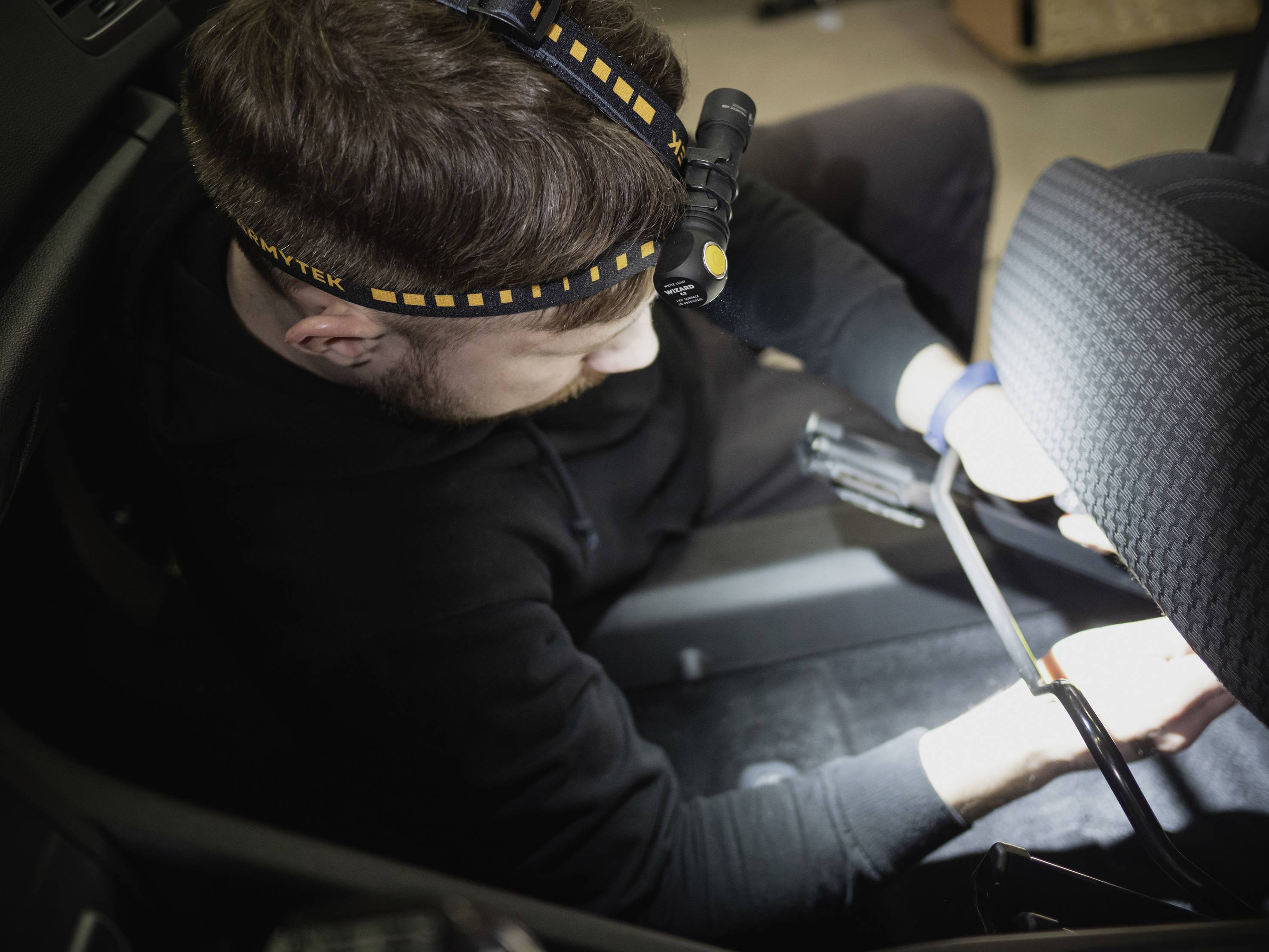 ArmyTek Wizard C2 Magnet White LED Stirnlampe mit Magnethalterung akkubetrieben 1200lm 4800h 64g