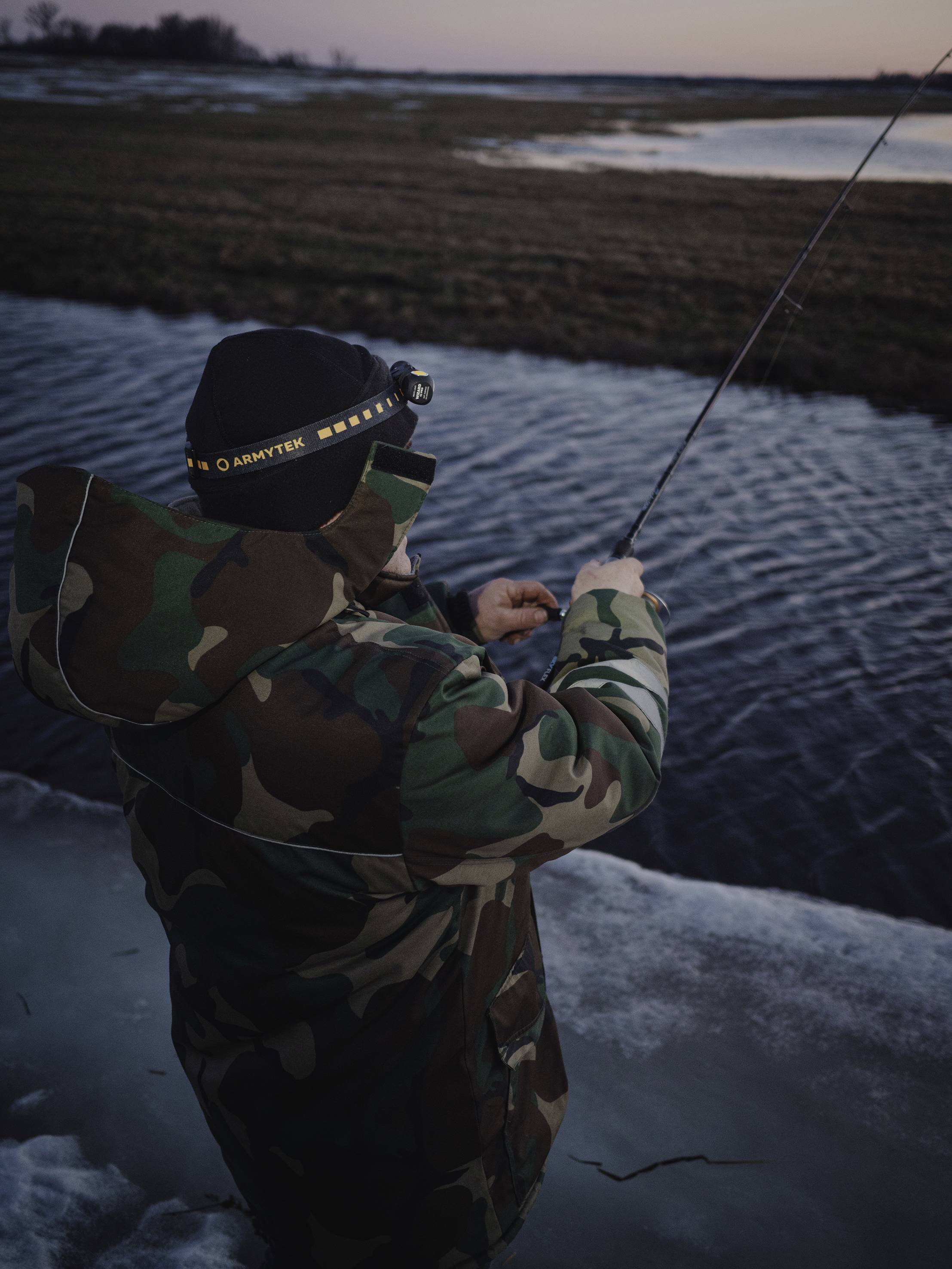 ArmyTek Wizard C1 Pro Magnet Warm LED Stirnlampe mit Magnethalterung akkubetrieben 1000lm 1440h 55g