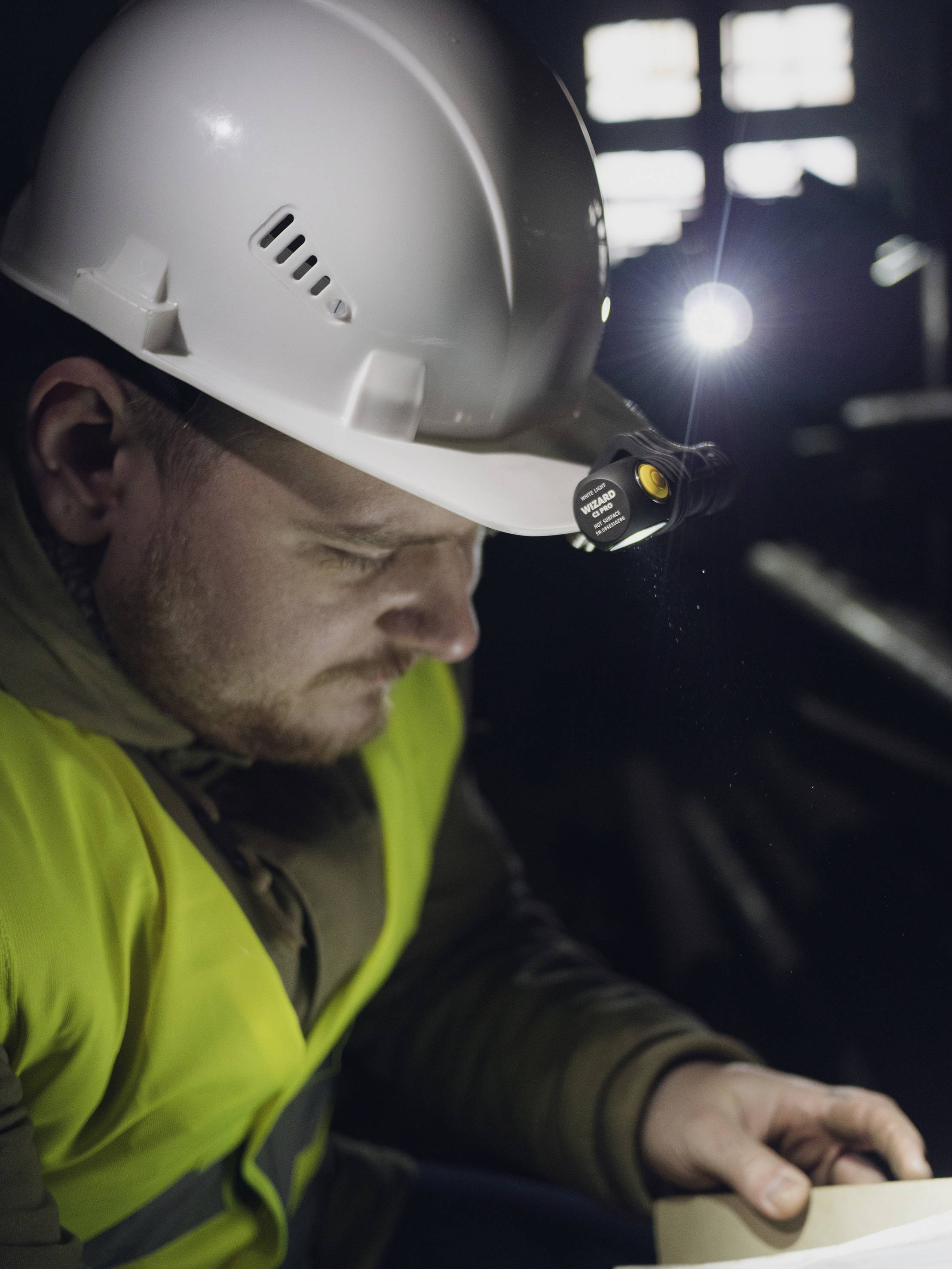 ArmyTek Wizard C1 Pro Magnet Warm LED Stirnlampe mit Magnethalterung akkubetrieben 1000lm 1440h 55g