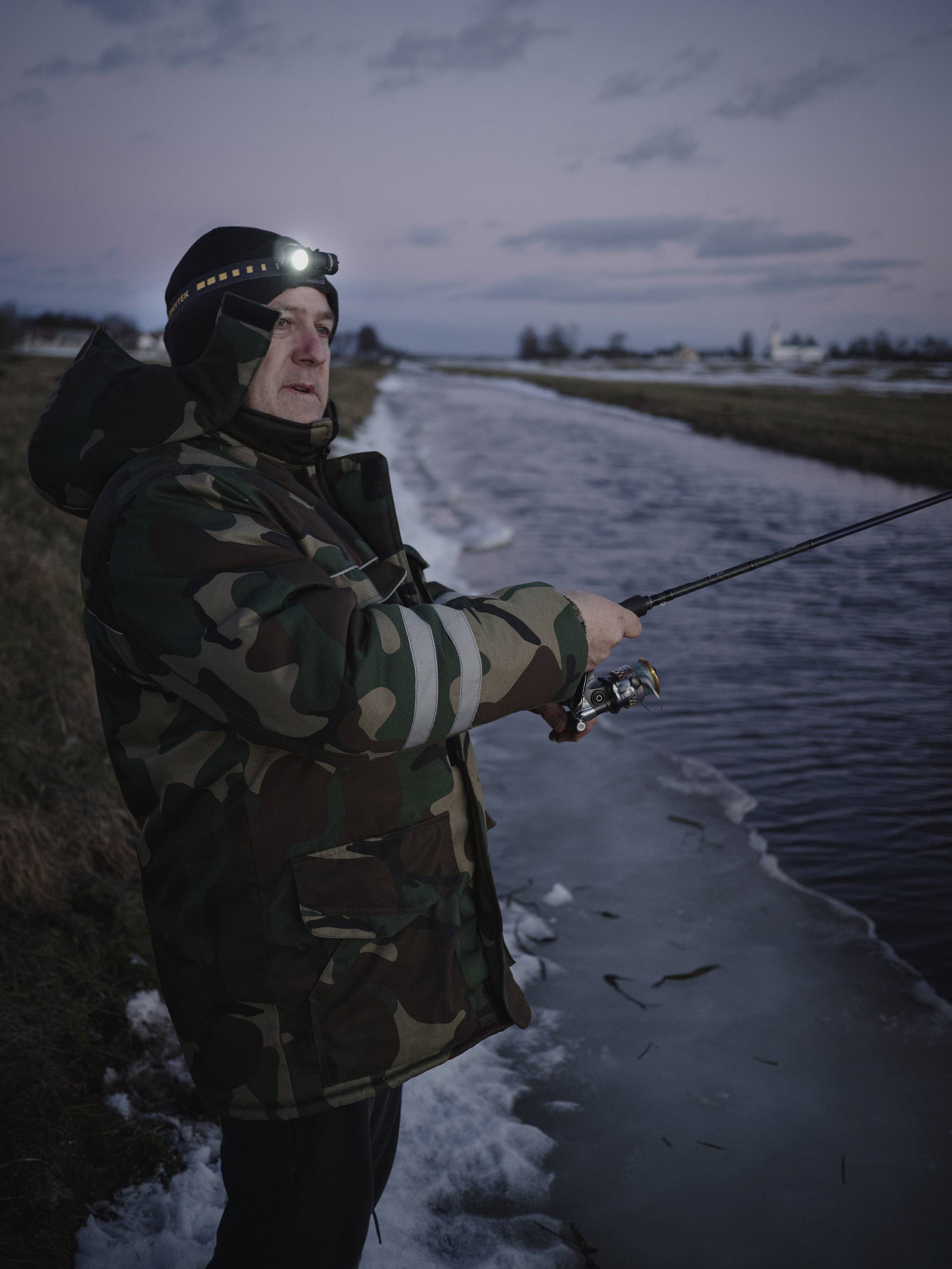 ArmyTek Wizard C1 Pro Magnet Warm LED Stirnlampe mit Magnethalterung akkubetrieben 1000lm 1440h 55g