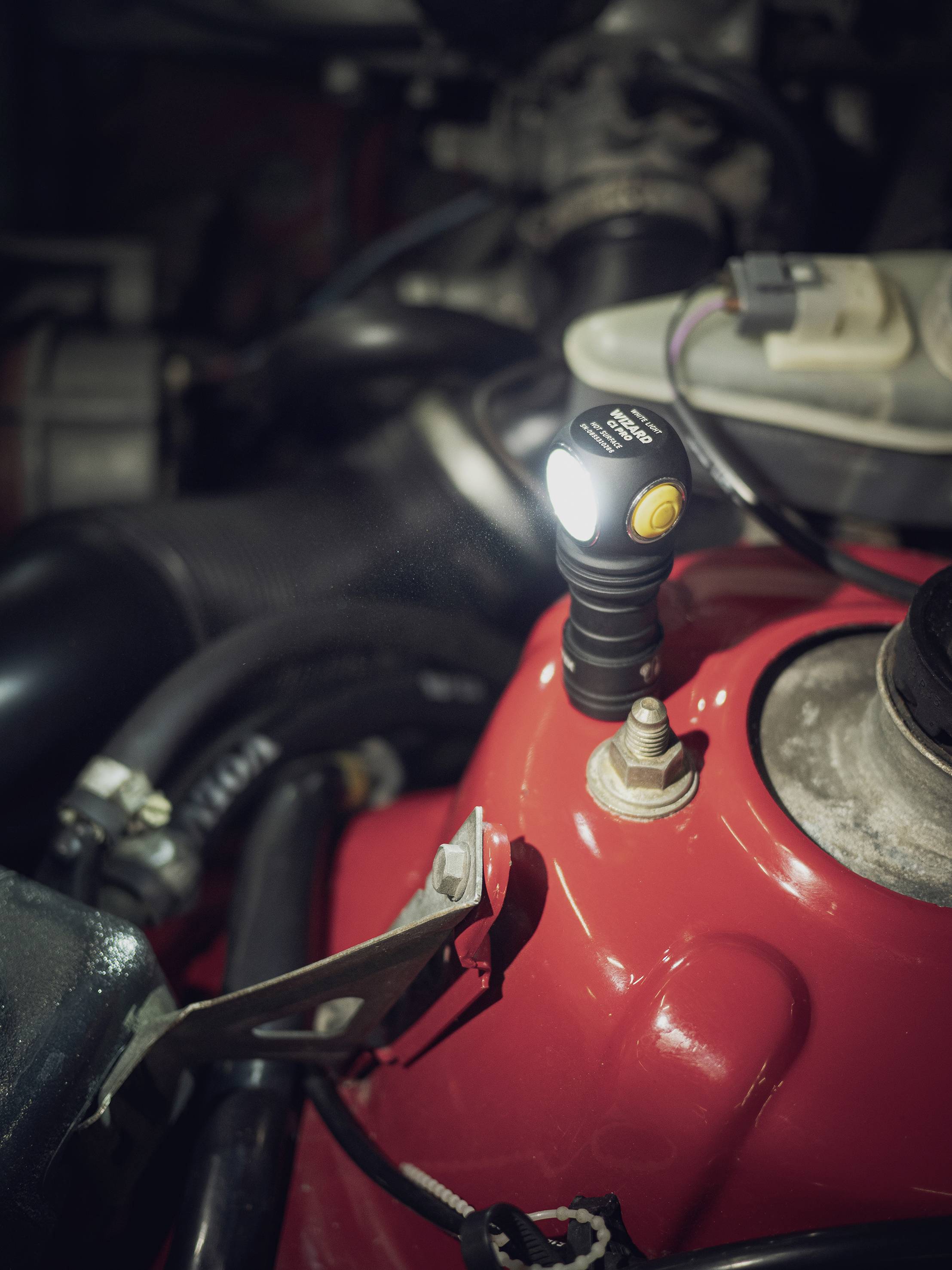 ArmyTek Wizard C1 Pro Magnet White LED Stirnlampe mit Magnethalterung akkubetrieben 1000lm 1440h 55g