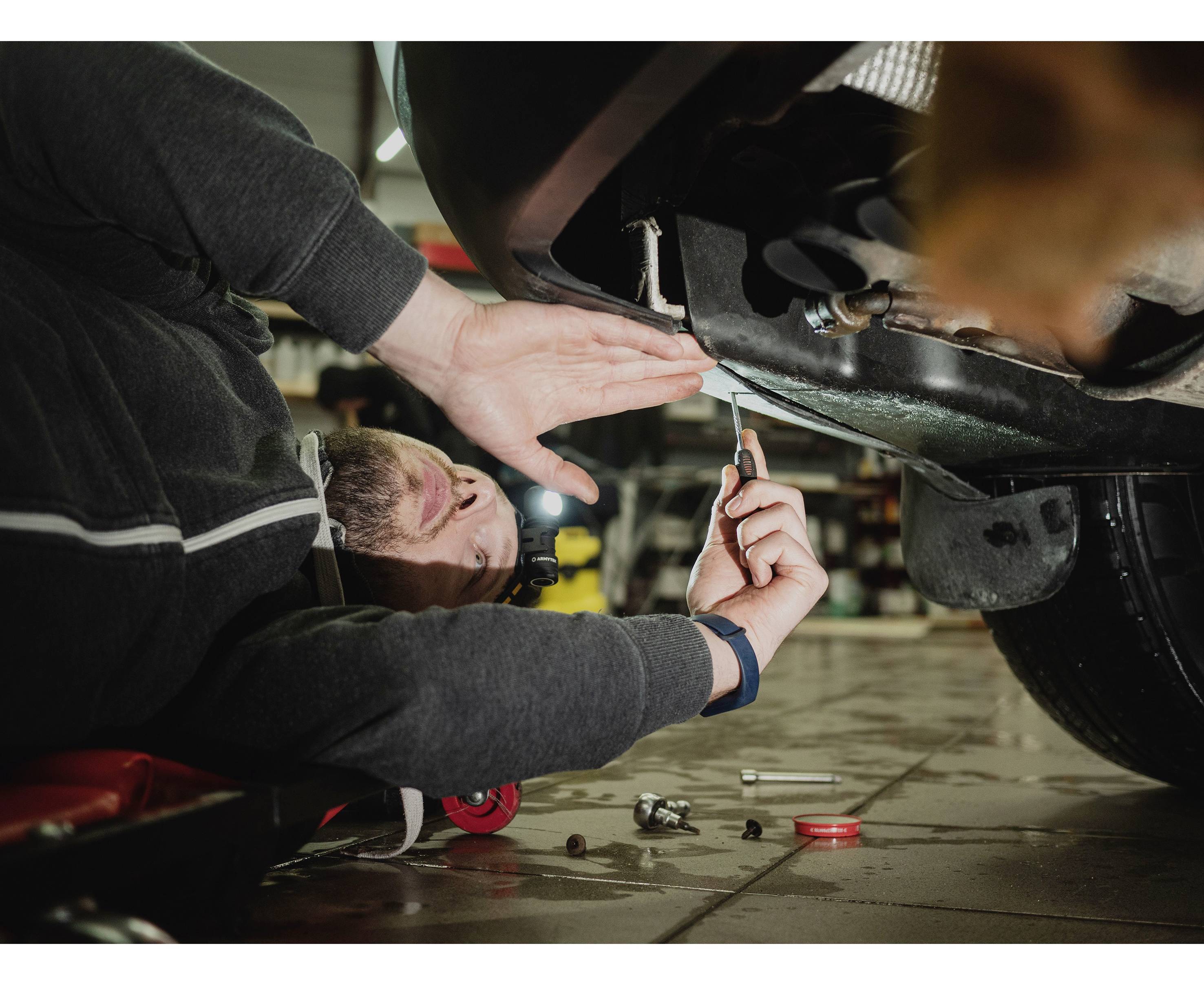 ArmyTek Wizard C1 Pro Magnet White LED Stirnlampe mit Magnethalterung akkubetrieben 1000 lm 1440 h