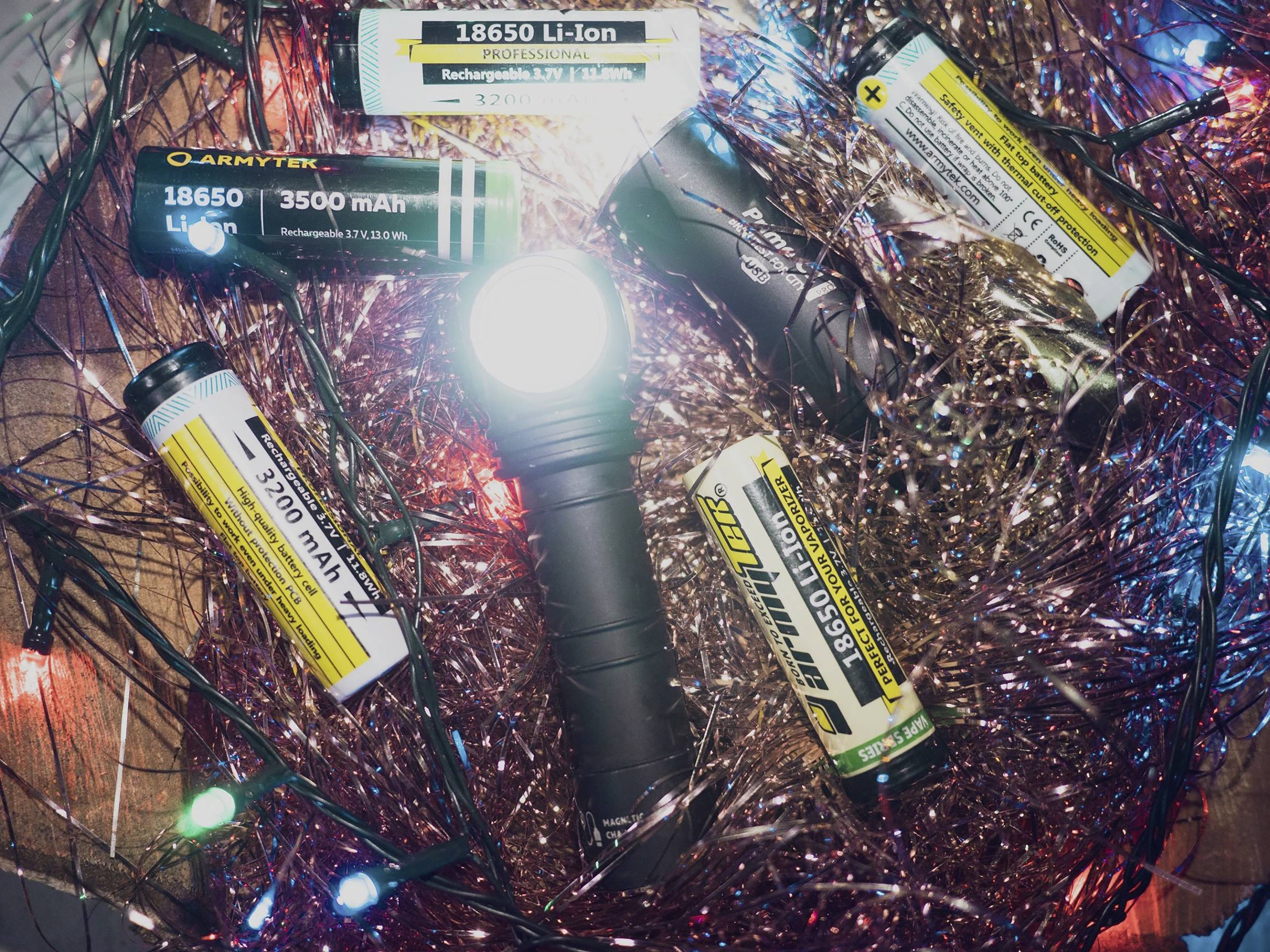 ArmyTek Wizard C2 Pro Magnet White LED Handlampe mit Magnethalterung akkubetrieben 2500 lm 4800 h 6