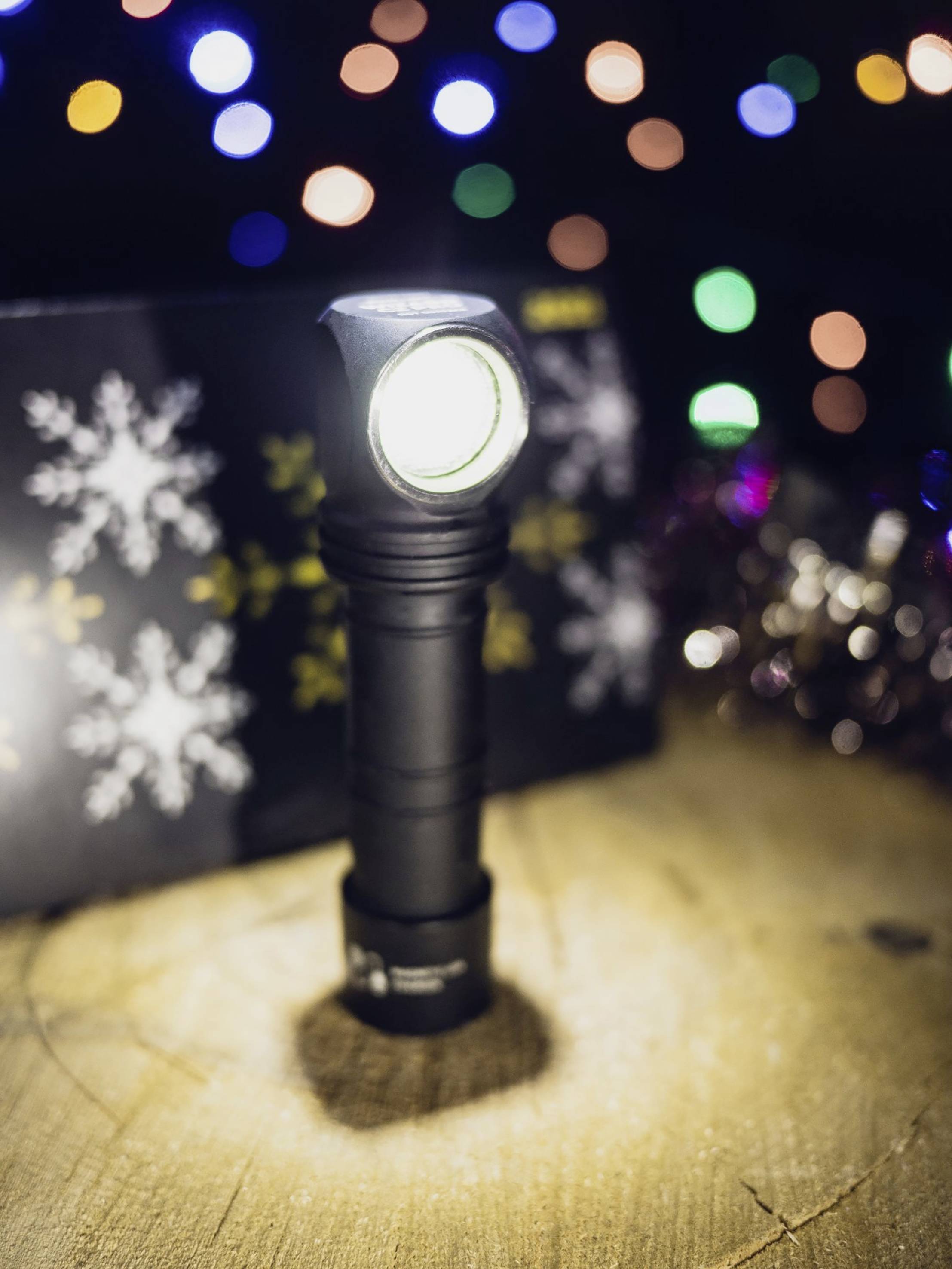 ArmyTek Wizard C2 Pro Magnet White LED Handlampe mit Magnethalterung akkubetrieben 2500lm 4800h 65g