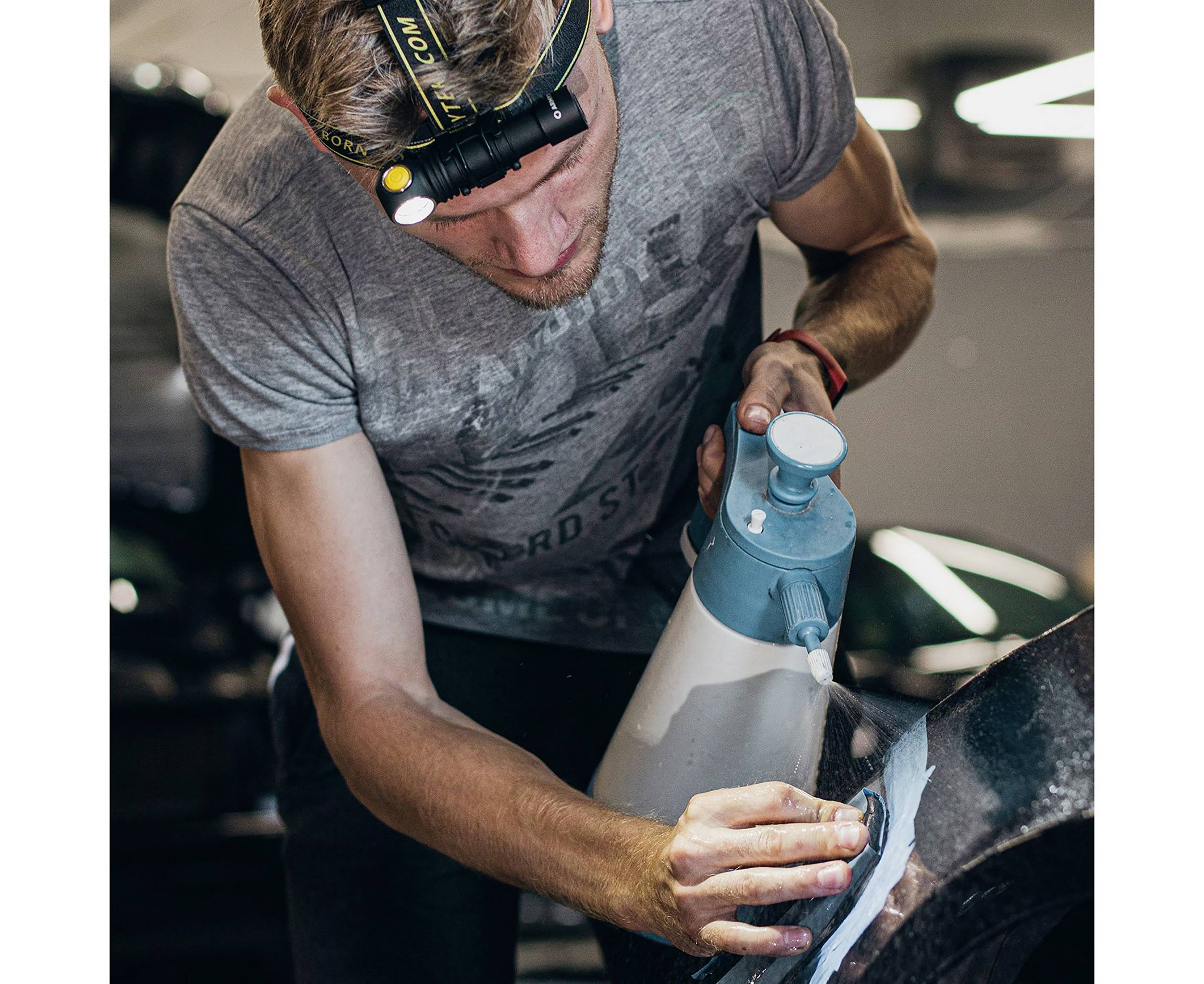 ArmyTek Wizard C2 Pro Magnet White LED Handlampe mit Magnethalterung akkubetrieben 2500 lm 4800 h 6