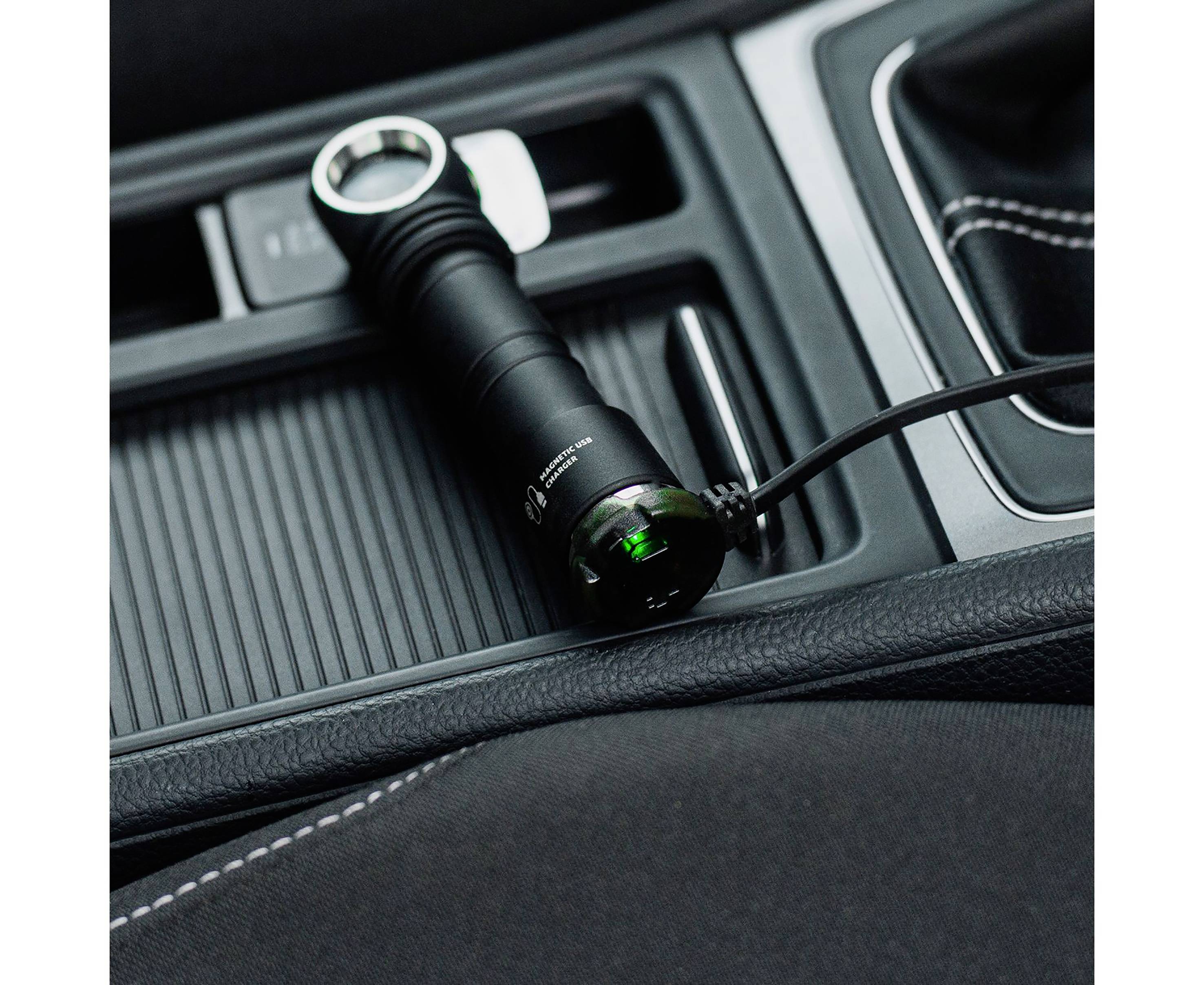 ArmyTek Wizard C2 Pro Magnet White LED Handlampe mit Magnethalterung akkubetrieben 2500lm 4800h 65g