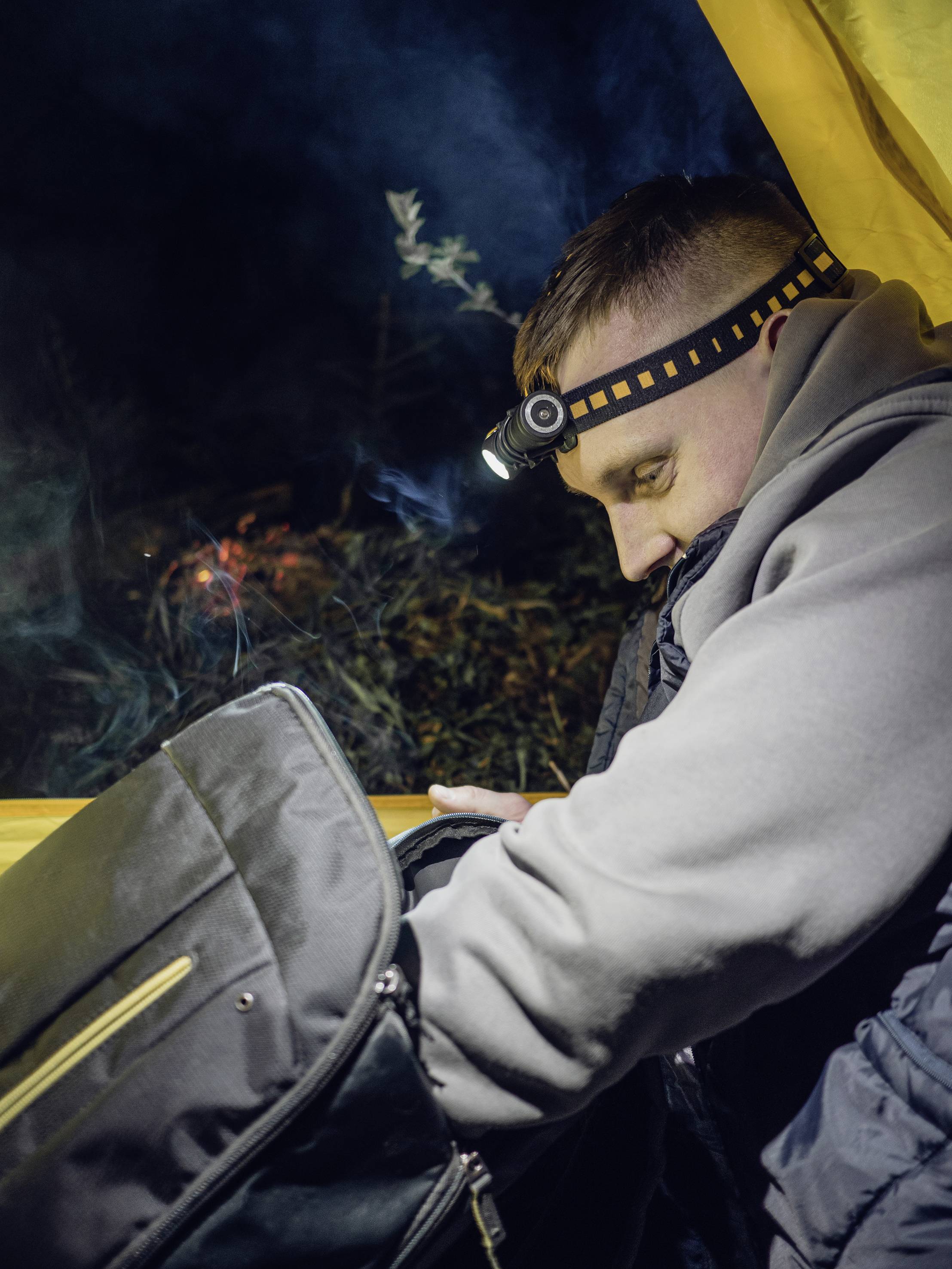 ArmyTek Wizard C2 Pro Max Magnet White LED Handlampe mit Magnethalterung akkubetrieben 3720lm 1440h 79g