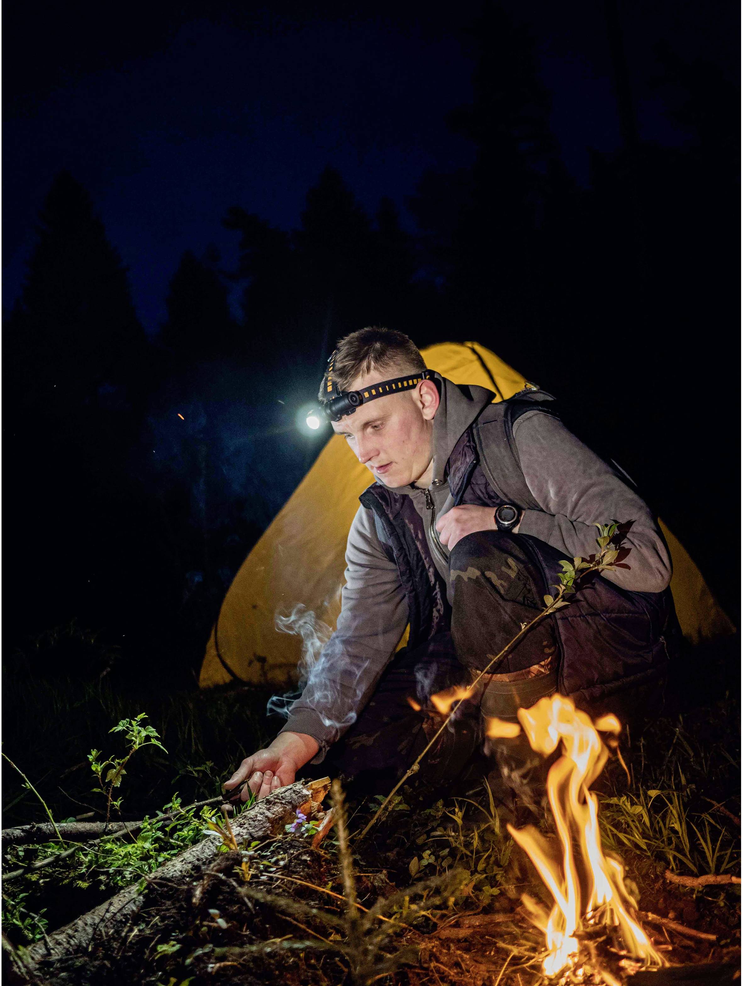 ArmyTek Wizard C2 Pro Max Magnet White LED Handlampe mit Magnethalterung akkubetrieben 3720lm 1440h 79g