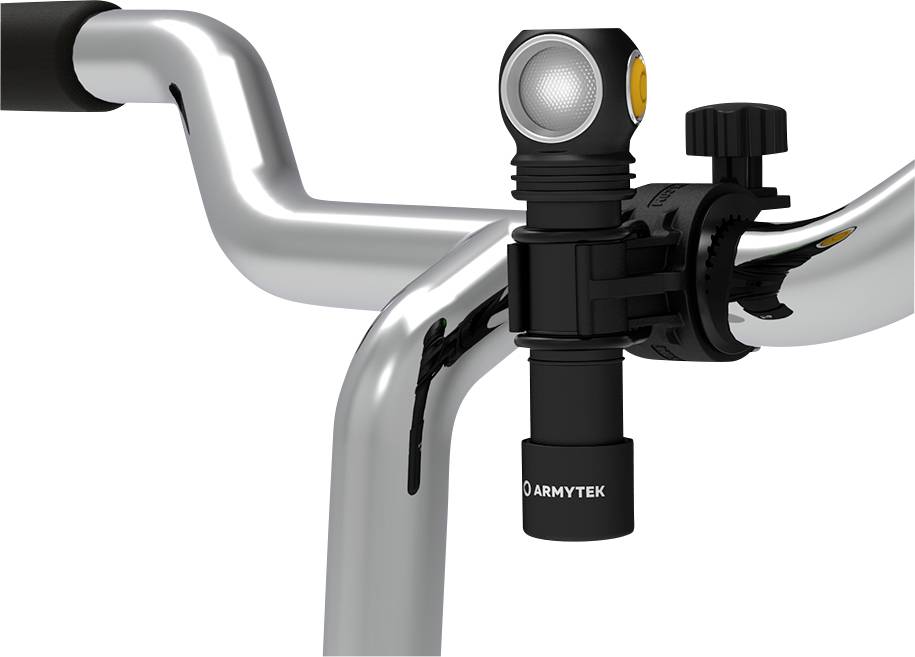 Fahrradlenker mit montierter, schwarzer ARMYTEK Taschenlampe am Vorbau.