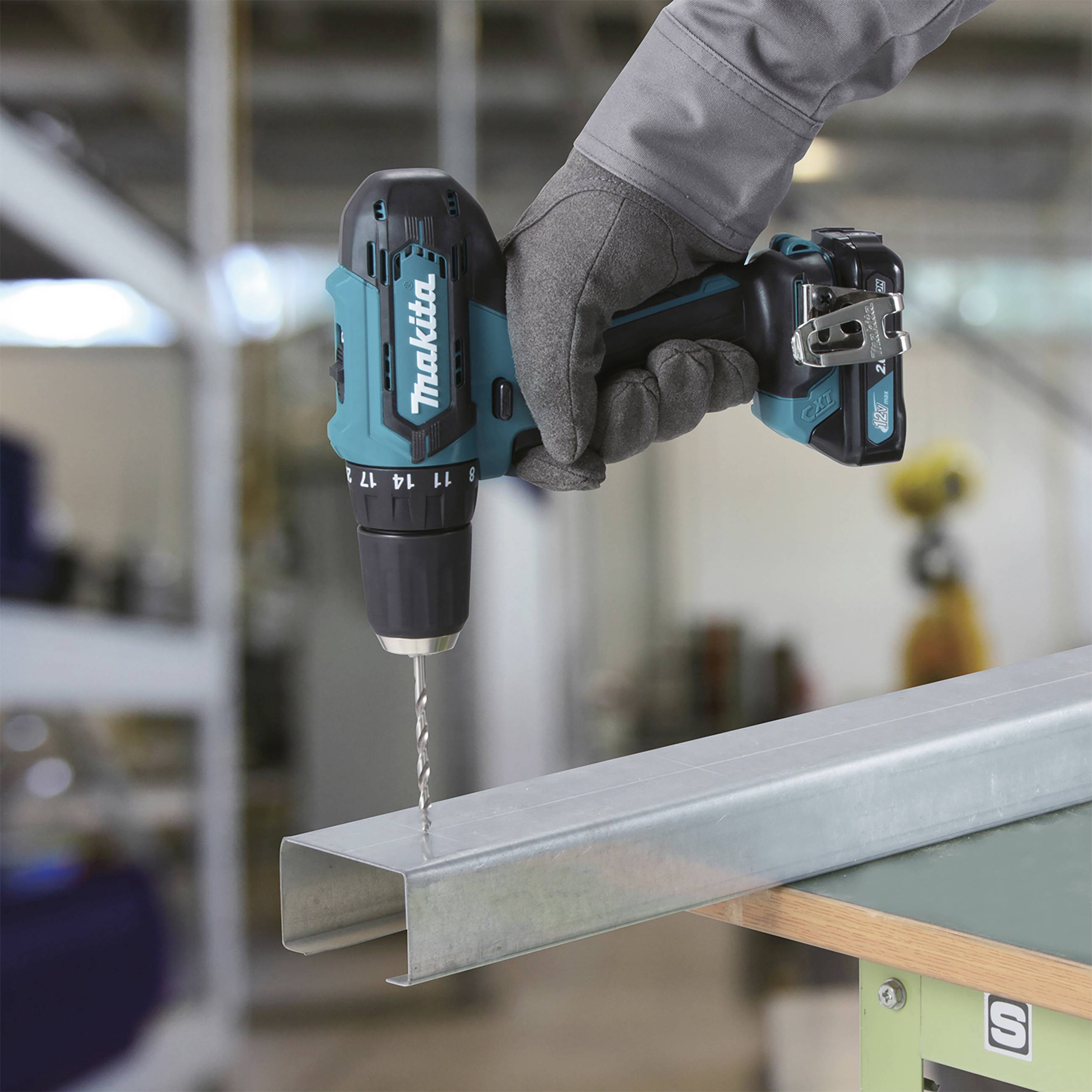 Makita HP333DSAW 2-Gang-Akku-Schlagbohrschrauber inkl. Akku, inkl. Ladegerät, inkl. Koffer