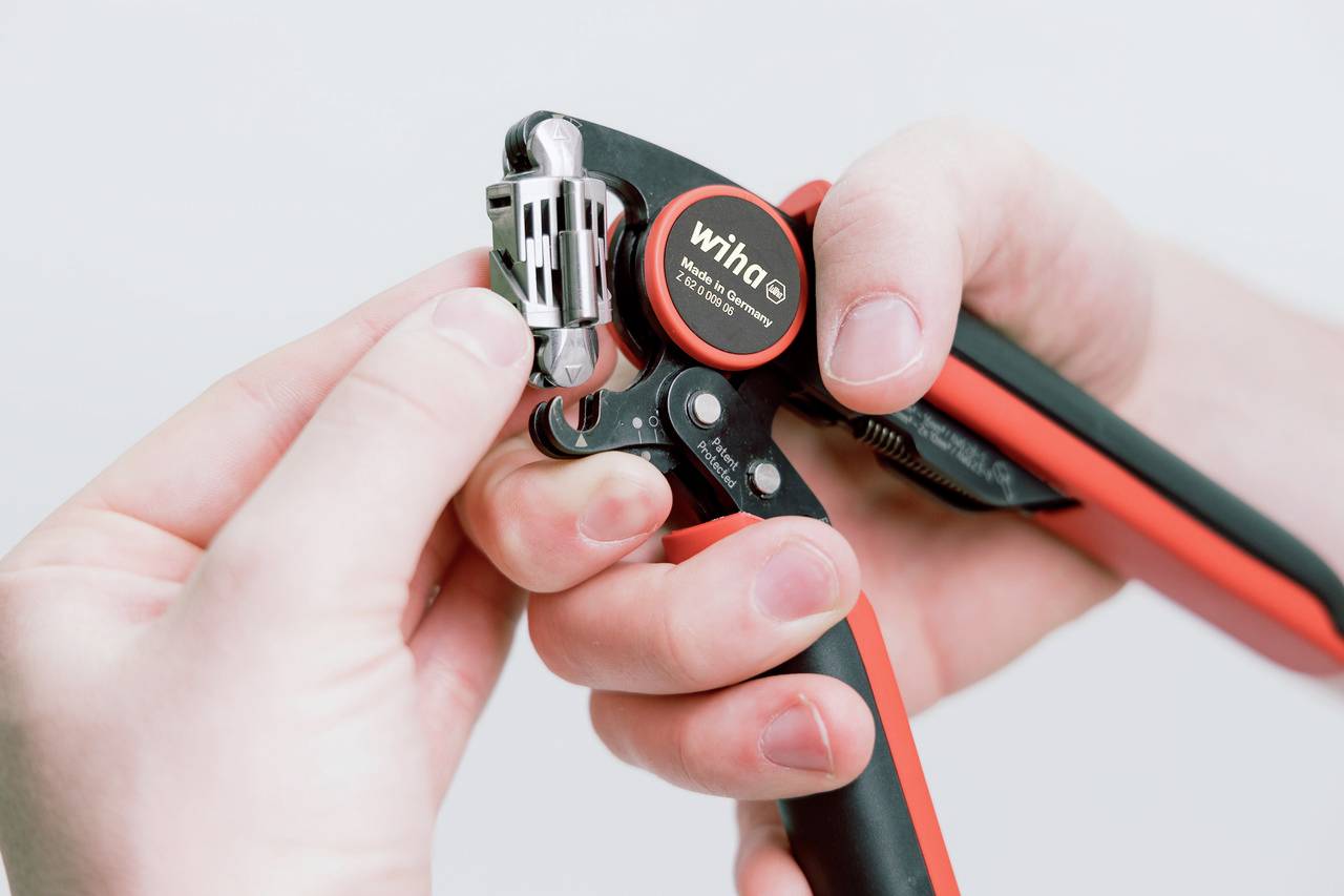 Wiha 45223 Crimpzange Aderendhülsen 0.08 bis 16 mm²