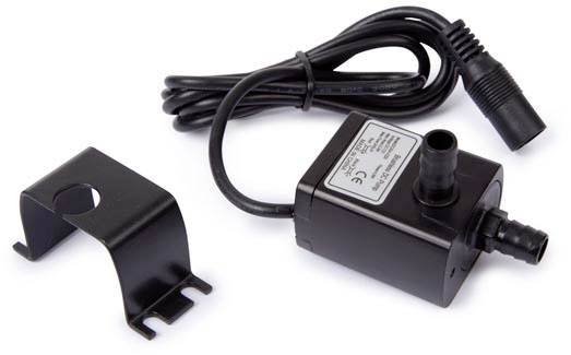 Schwarze Wasserpumpe mit Kabel und Schlauchanschluss, daneben eine schwarze Metallhalterung. Geeignet für Aquarien oder kleine Brunnen.