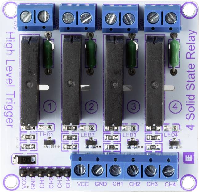 'Vierkanal Solid State Relaismodul' mit blauen Klemmen und grünen Widerständen, beschriftet mit 'High Level Trigger' und '4 Solid State Relay'.