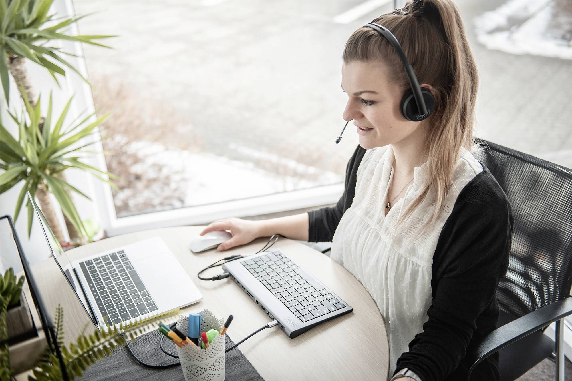 Digitus DA-12202 On Ear Headset kabelgebunden Stereo Schwarz Mikrofon-Rauschunterdrückung, Noise Cancelling Lautstärkeregelung, Mikrofon-Stummschal