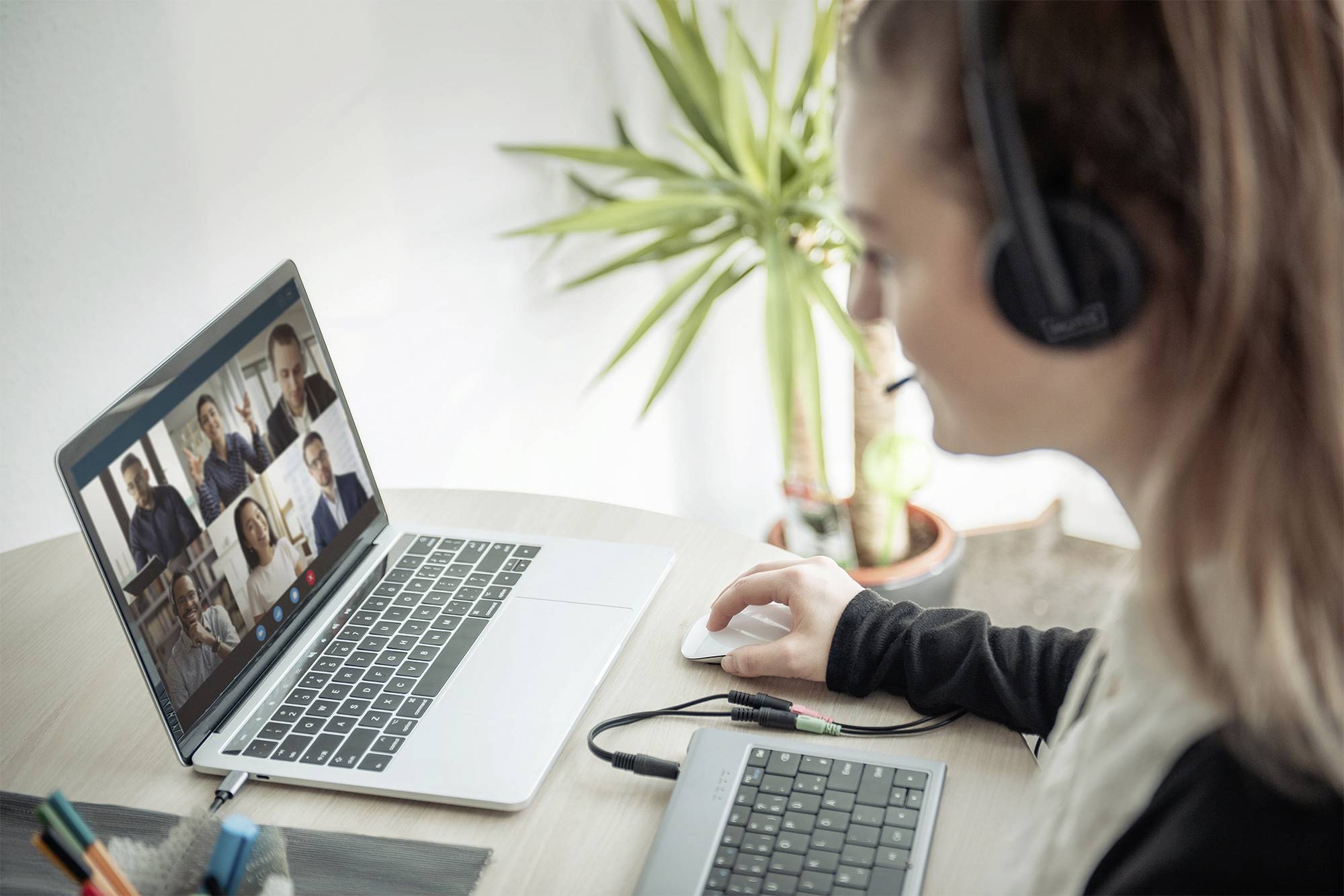 Digitus DA-12202 On Ear Headset kabelgebunden Stereo Schwarz Mikrofon-Rauschunterdrückung, Noise Cancelling Lautstärkeregelung, Mikrofon-Stummschal