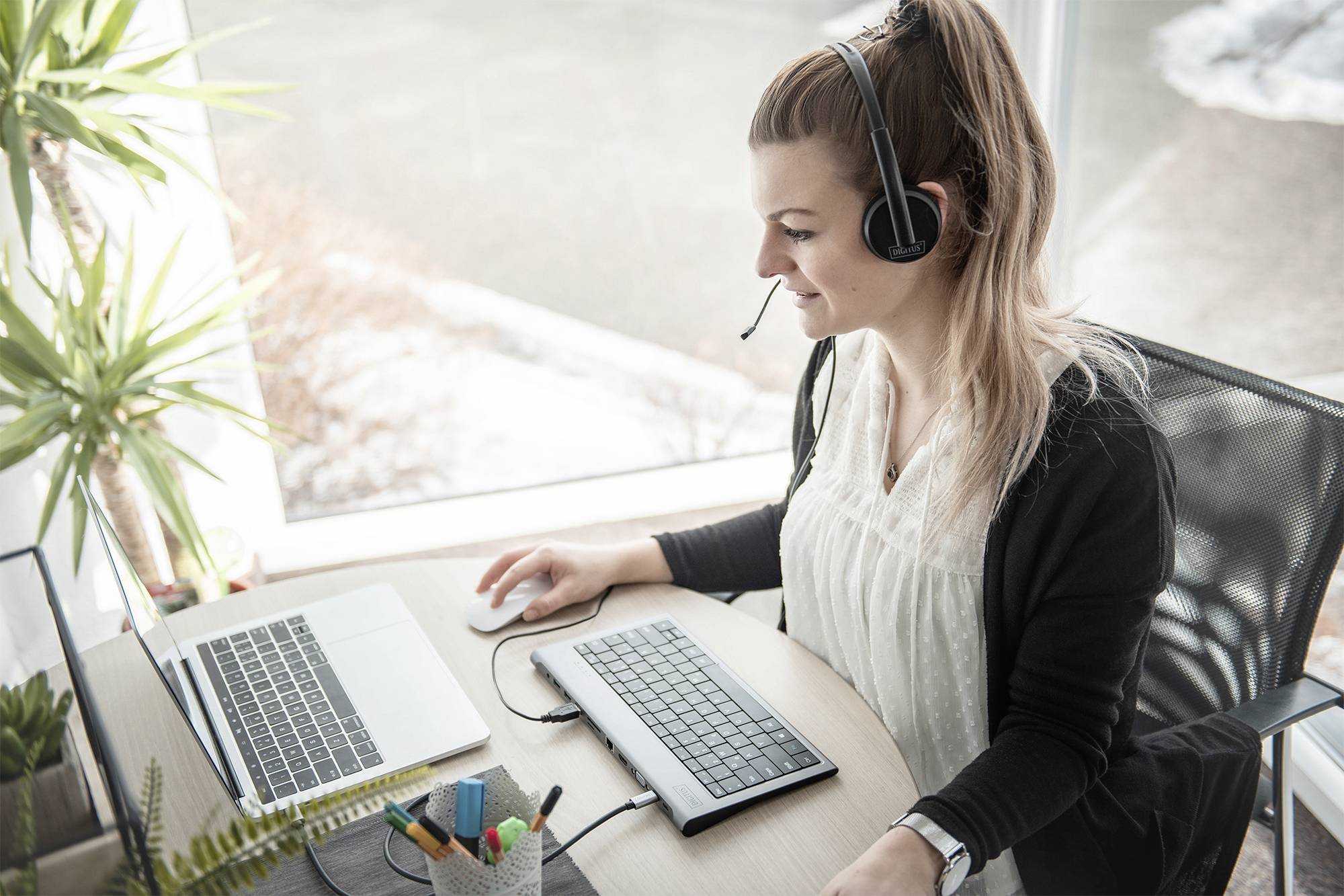 Digitus DA-12203 On Ear Headset kabelgebunden Stereo Schwarz Mikrofon-Rauschunterdrückung, Noise Cancelling Lautstärkeregelung, Mikrofon-Stummschal