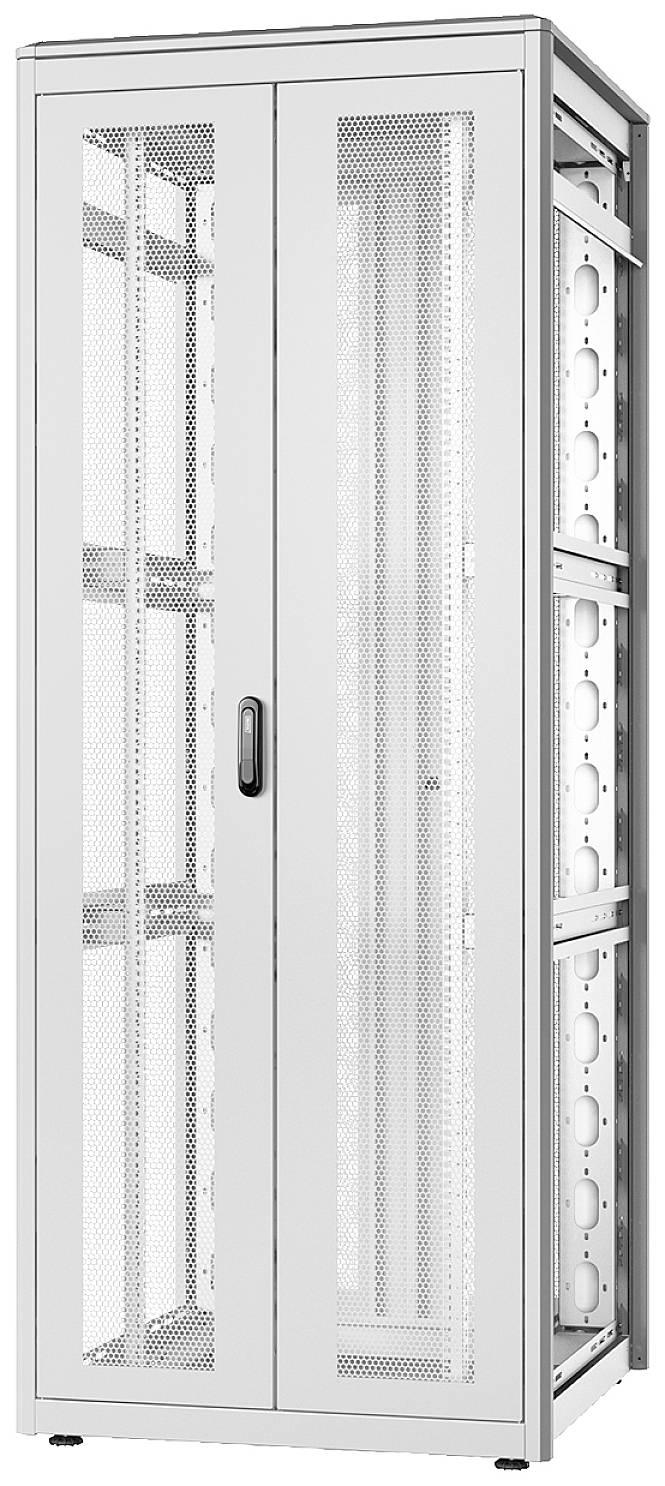 Ein weißer, hoher Netzwerkschrank mit perforierten Türen, geeignet für den Einbau von Servern und Netzwerkausrüstung in Rechenzentren.