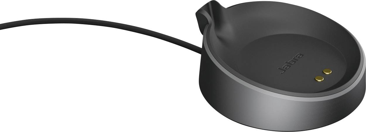 Schwarze Ladebasis mit Kabelanschluss. Zwei goldene Kontaktpunkte im Inneren. Markenname 'Jabra' sichtbar.