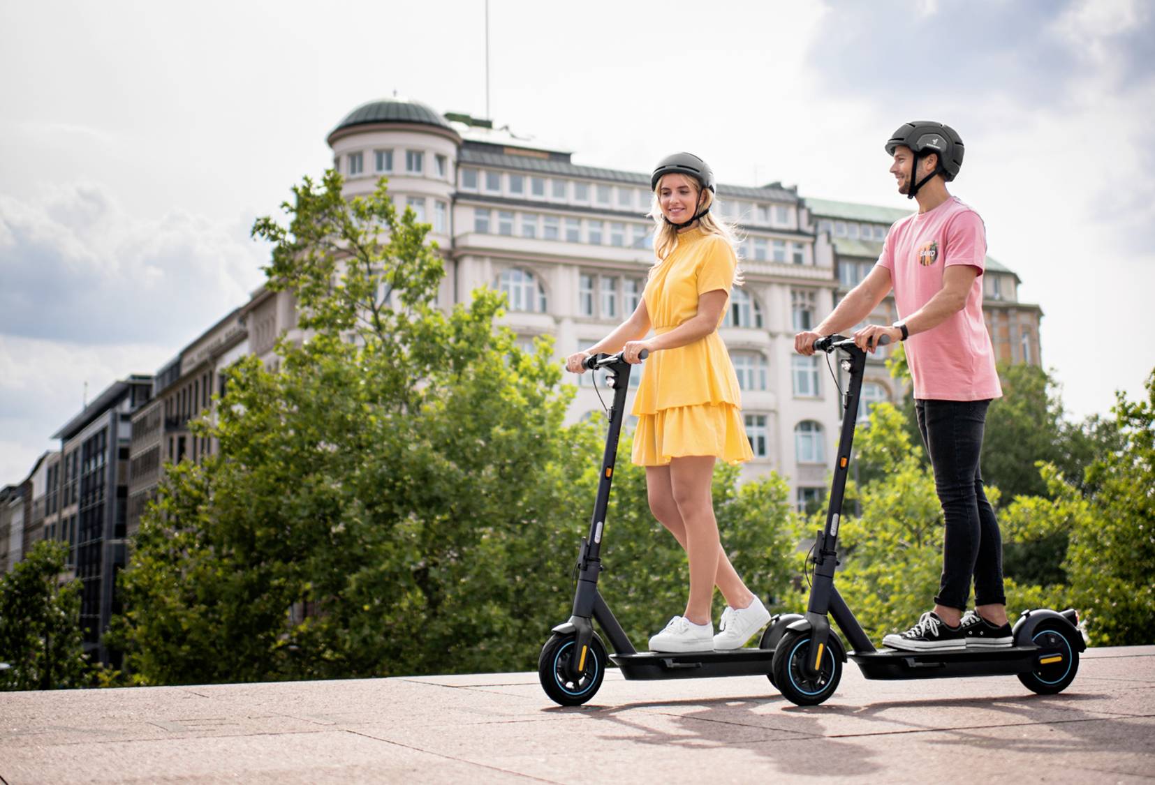 Segway Ninebot Ninebot Kickscooter MAX G30D II powered by Segway E-Scooter Schwarz Li-Ion 36 V 15.3 Ah Straßenzulassung: Deutschland