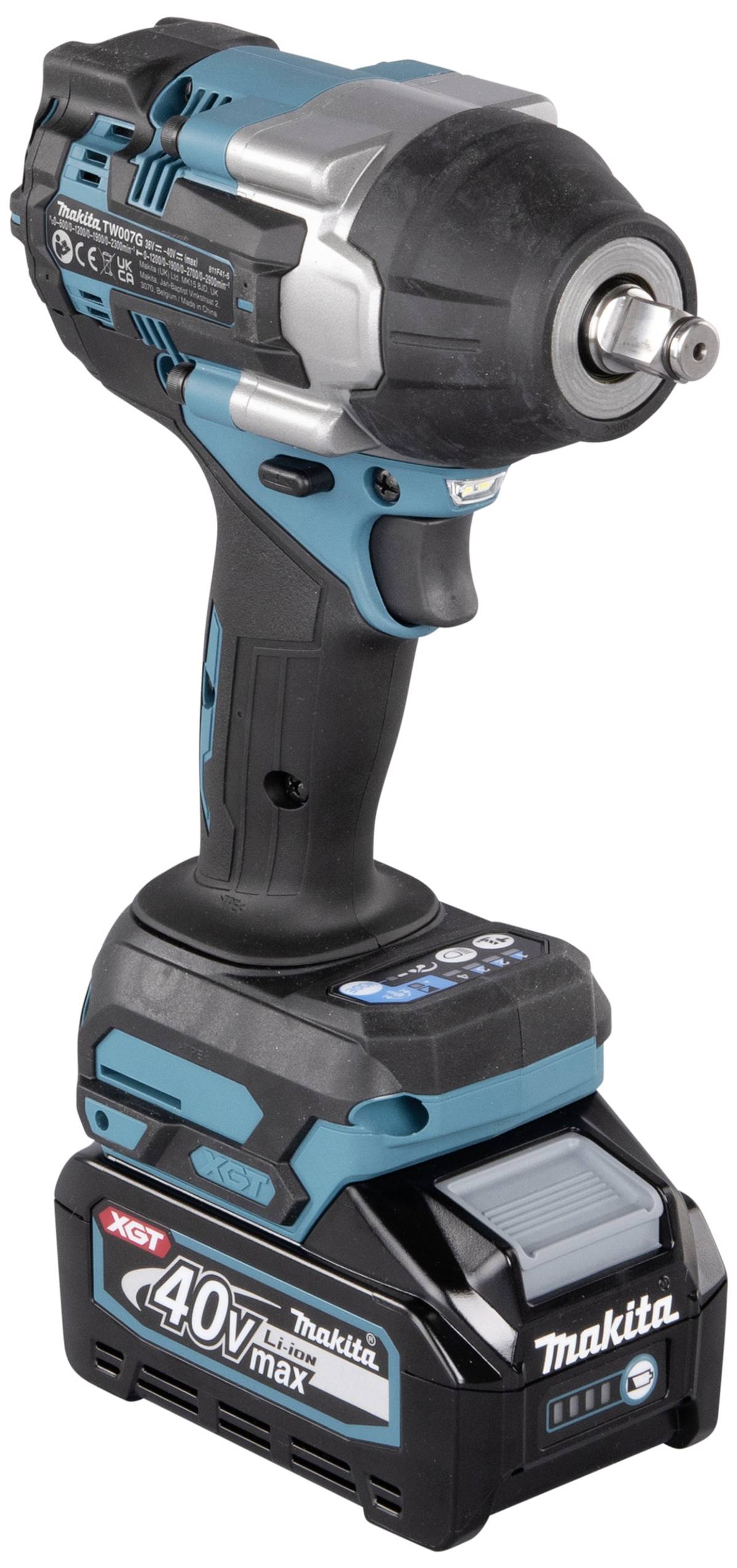 Akkuschlagschrauber in Schwarz und Blau mit 40V max Leistung, aufrecht stehend. Markenname und Modell befinden sich auf dem Gehäuse.