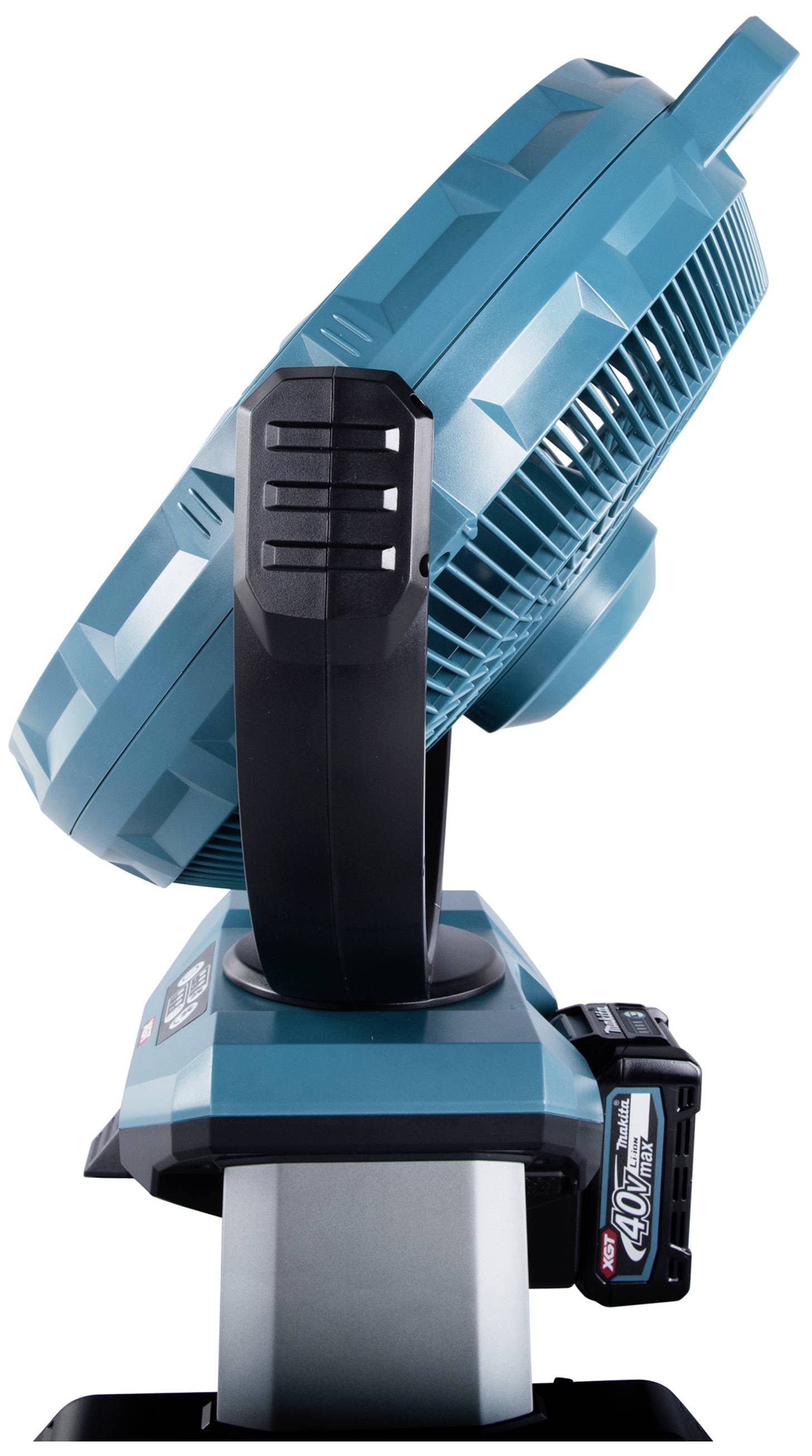 Ein tragbarer Ventilator in Profilansicht, batteriebetrieben und in Blau mit schwarzem Griff, auf festem Standfuß montiert.