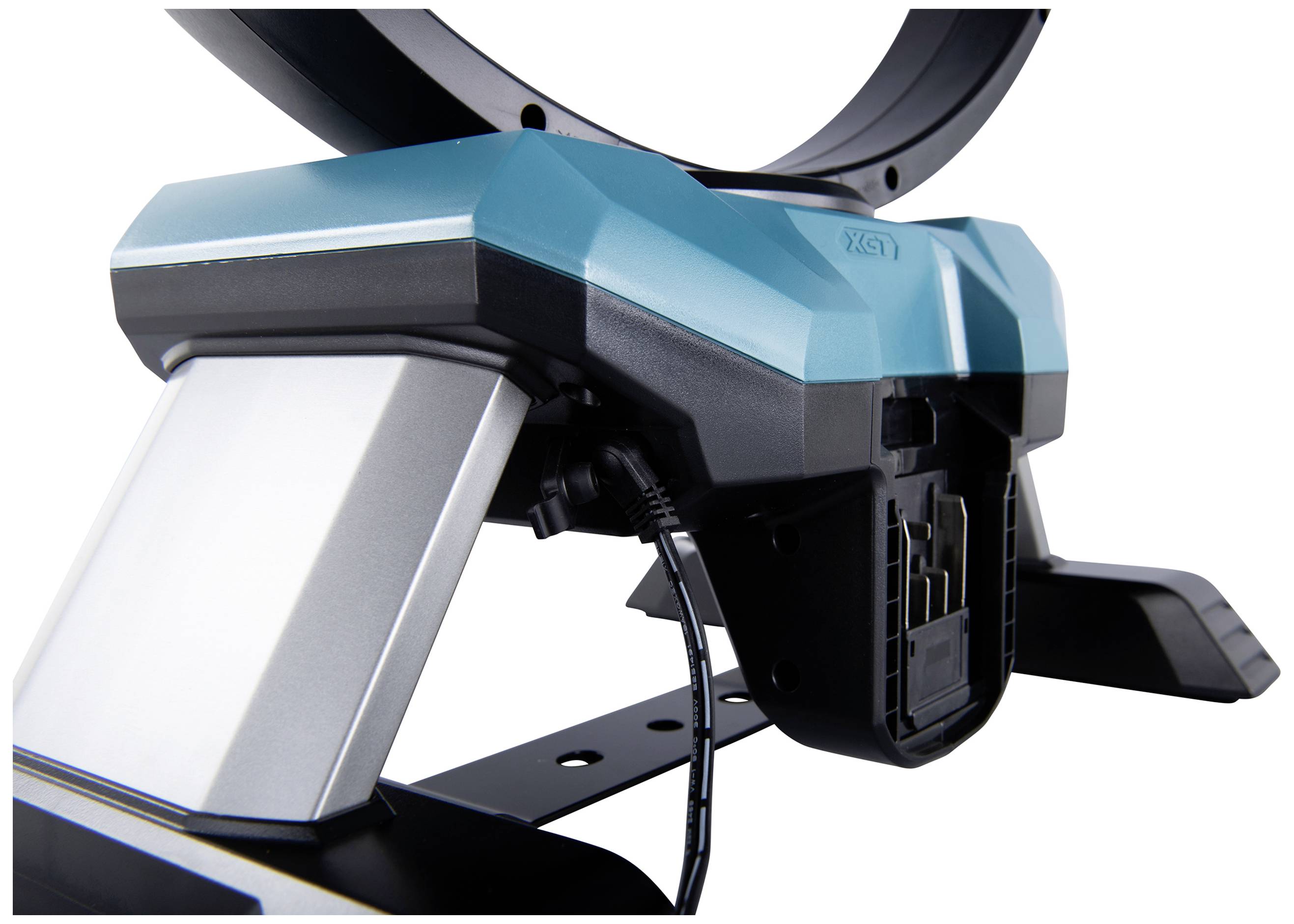 Ein moderner, türkisfarbener und schwarzer Ventilator mit einem stabilen Standfuß, geeignet für industriellen Einsatz.