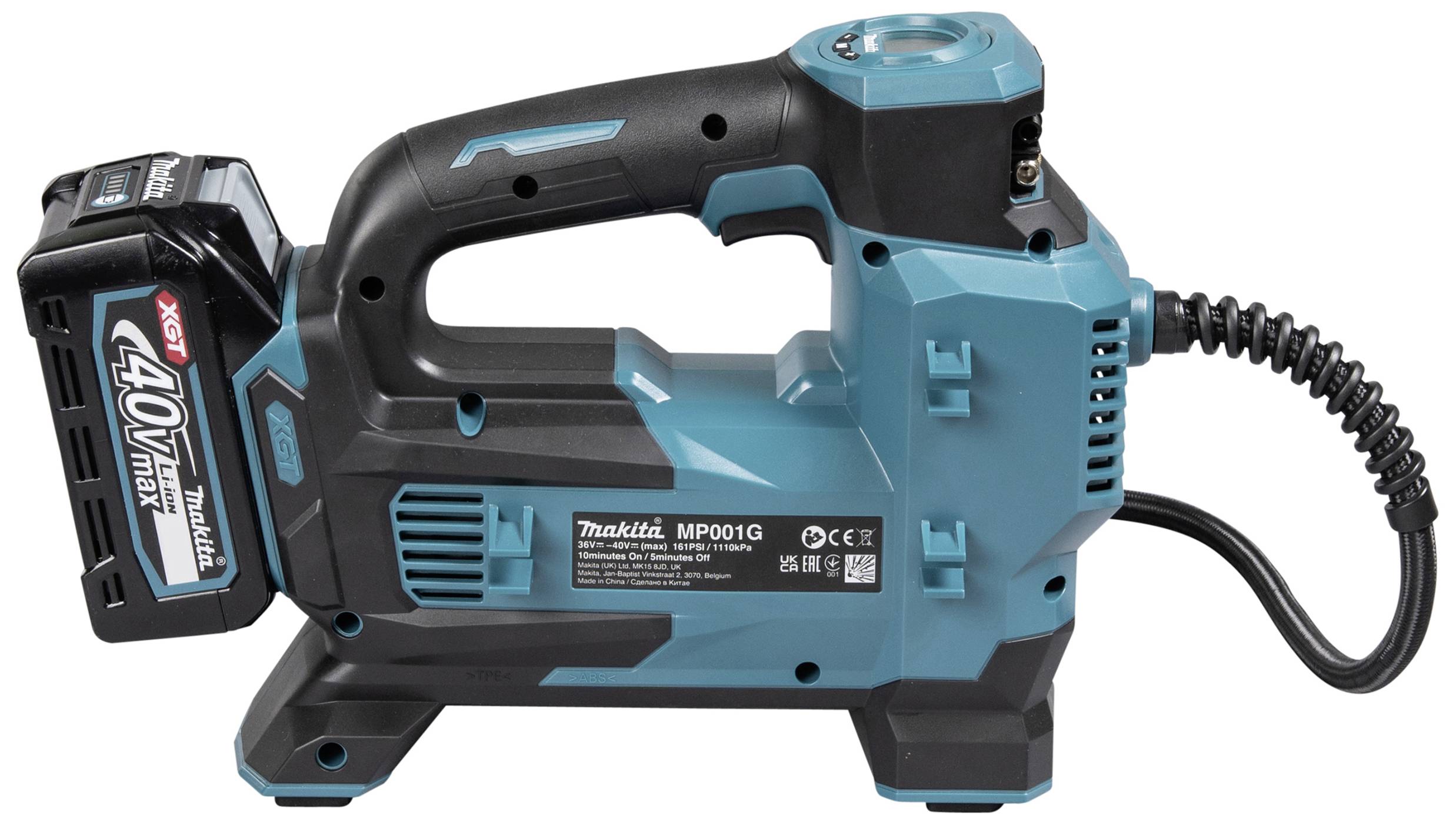 Akku-Druckluftpumpe in türkis mit schwarzem Griff und Batterie. Modell 'Makita MP001G' für vielseitige Aufblasarbeiten geeignet.