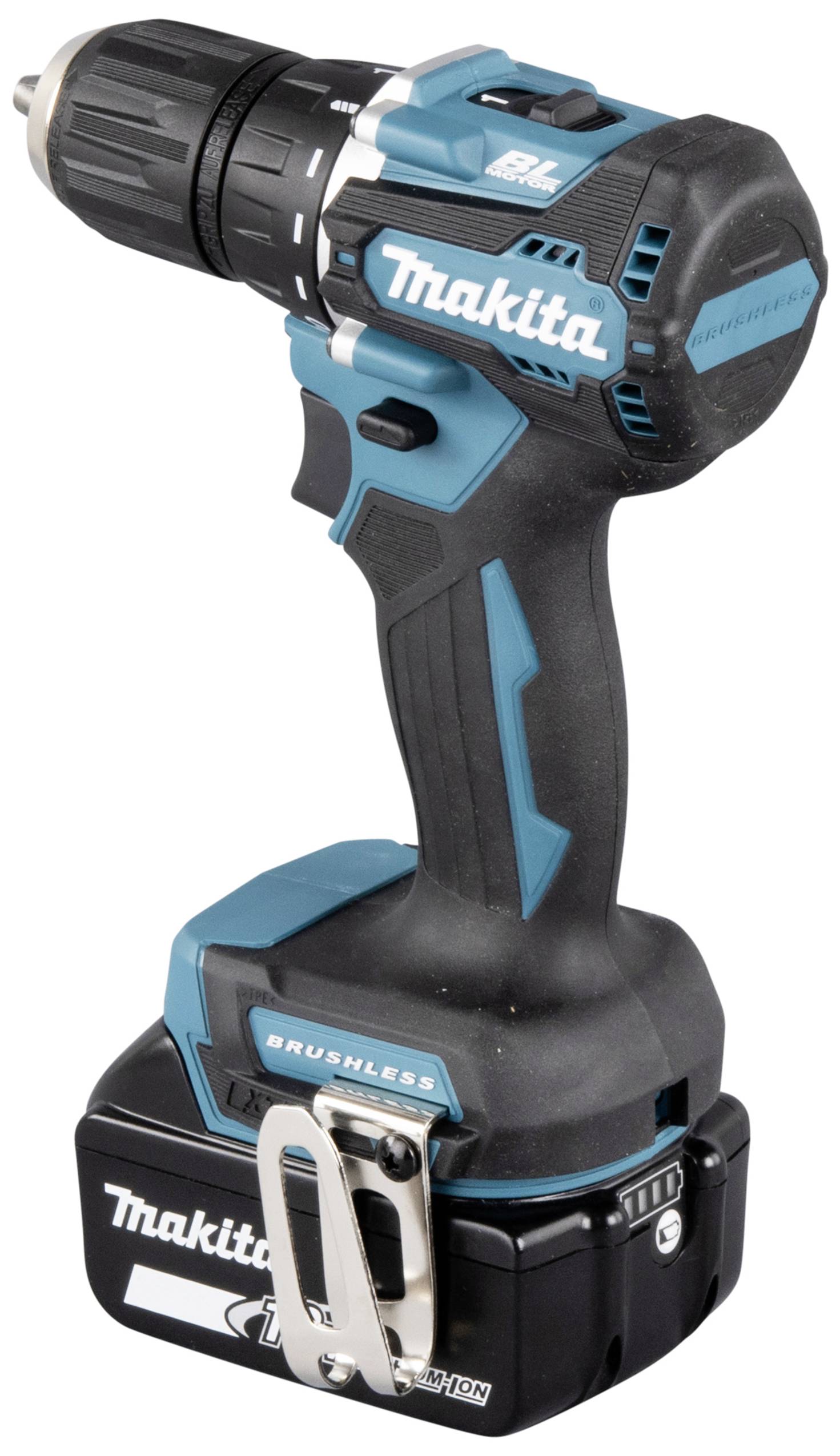 Akkubohrmaschine der Marke Makita mit blau-schwarzem Gehäuse und silberfarbenem Bohrfutter, abgebildet auf weißem Hintergrund.