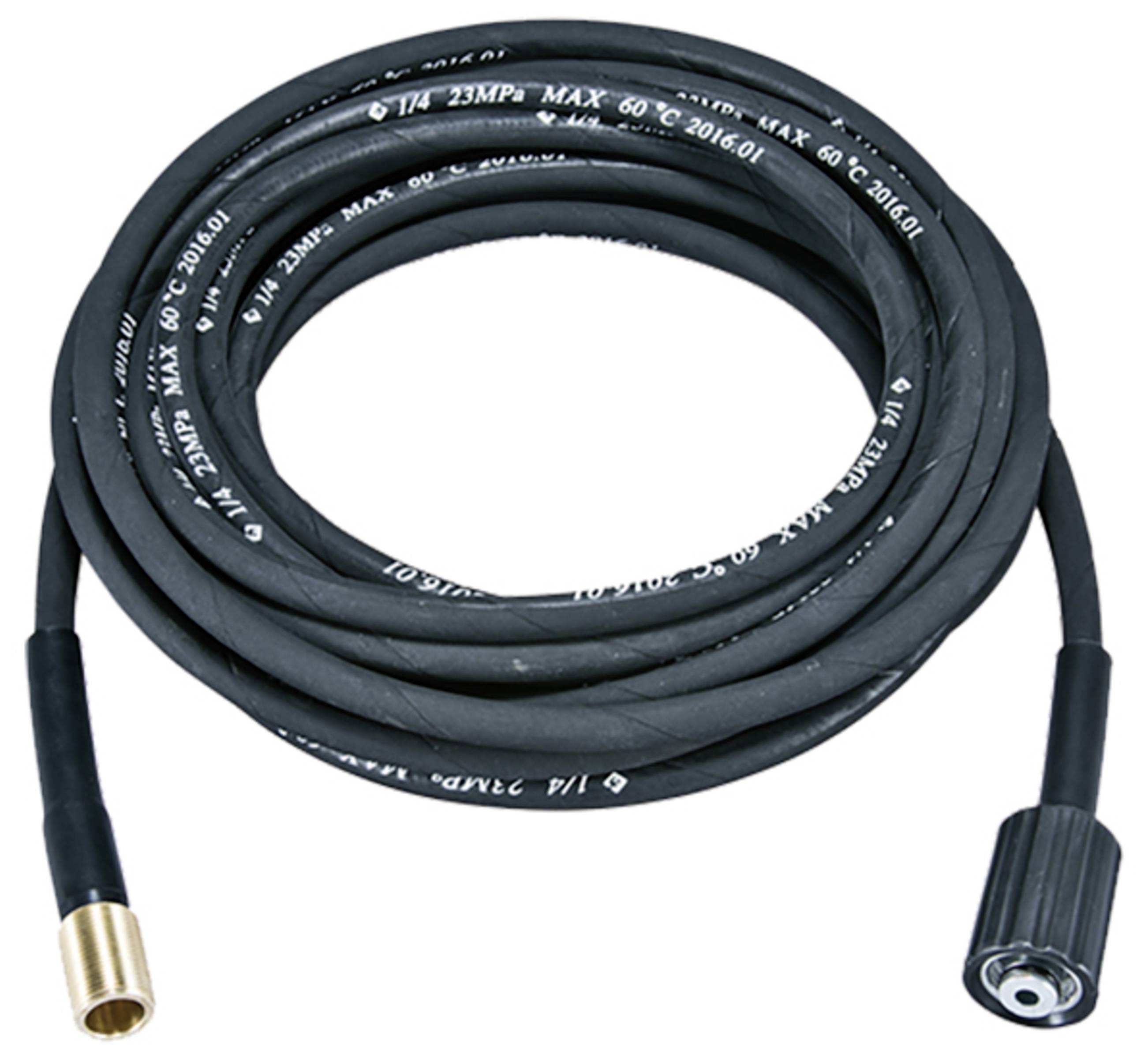 Ein langer schwarzer Gummischlauch mit Metallanschlüssen an beiden Enden, geeignet für den industriellen Einsatz.