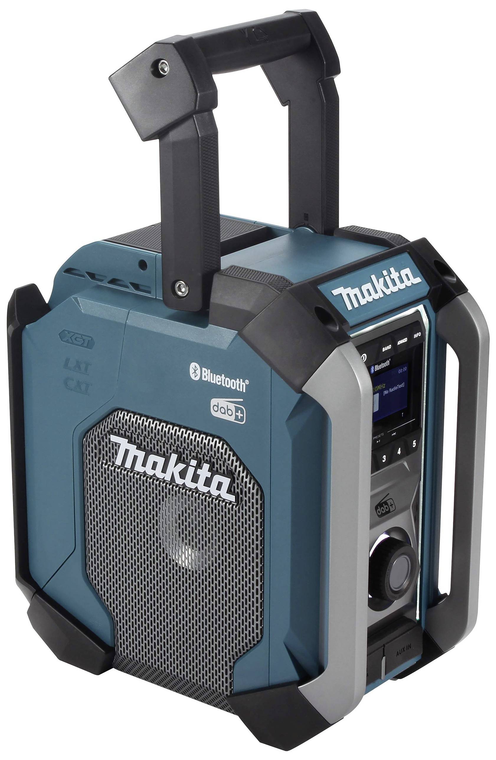 Ein tragbares, blau-schwarzes Makita-Radio mit Bluetooth und DAB-Logo, robustes Design für den Außenbereich, Einklappgriff.