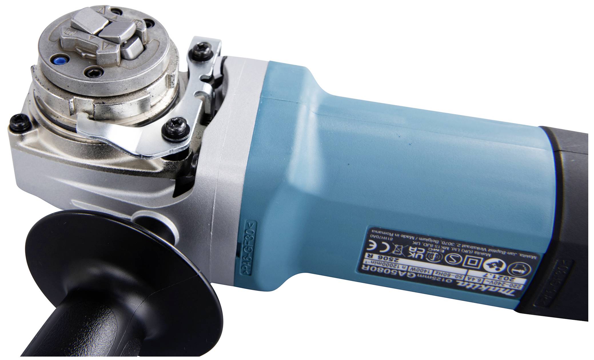 Ein blauer Winkelschleifer mit Griff und silberner Metallscheibe, geeignet für Schleif- und Schneidarbeiten.