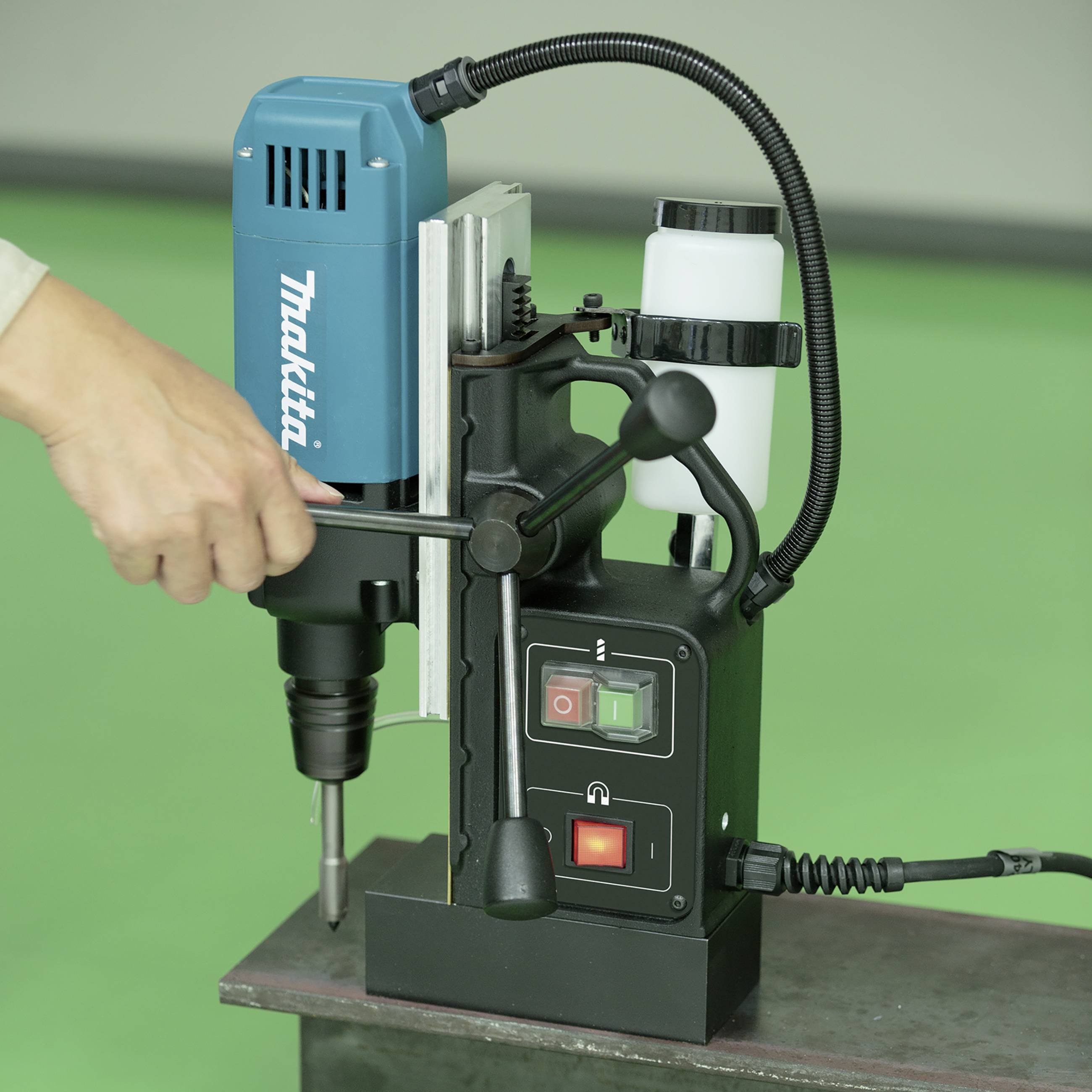 Makita Kernbohrmaschine 1050W