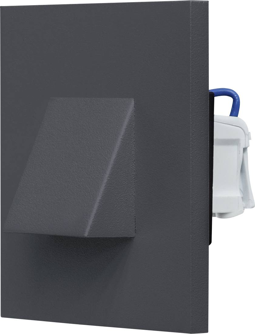 Schwarze, an der Wand montierte Schachtel oder Abdeckung mit einem kleinen weißen Gerät und blauem Griff, die teilweise dahinter sichtbar sind und verborgene elektrische oder Versorgungsausrüstung vermuten lassen.