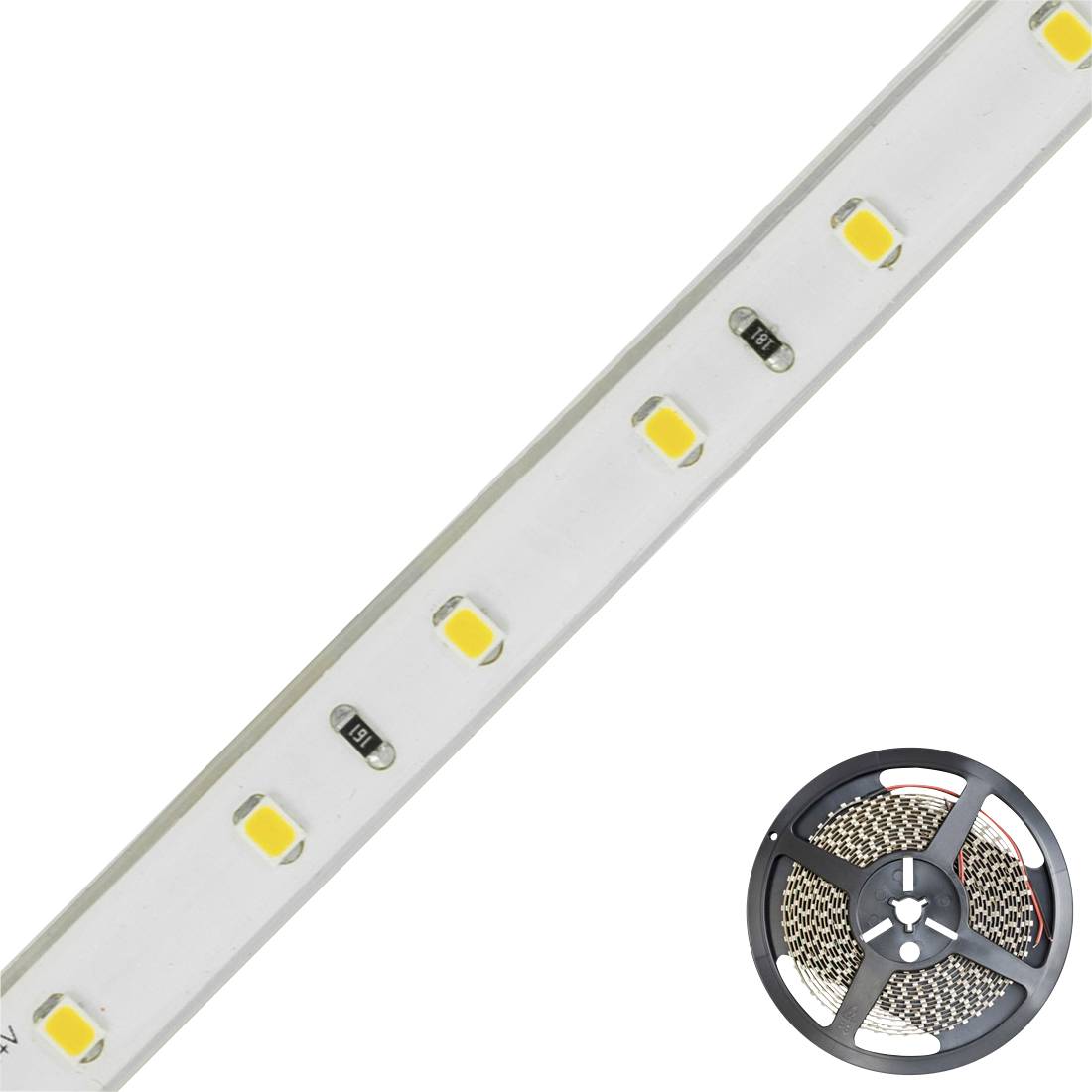 LED-Streifenlicht mit gelben Dioden auf weißem Untergrund, diagonal angezeigt, zusammen mit einer Spule des flexiblen Streifens.