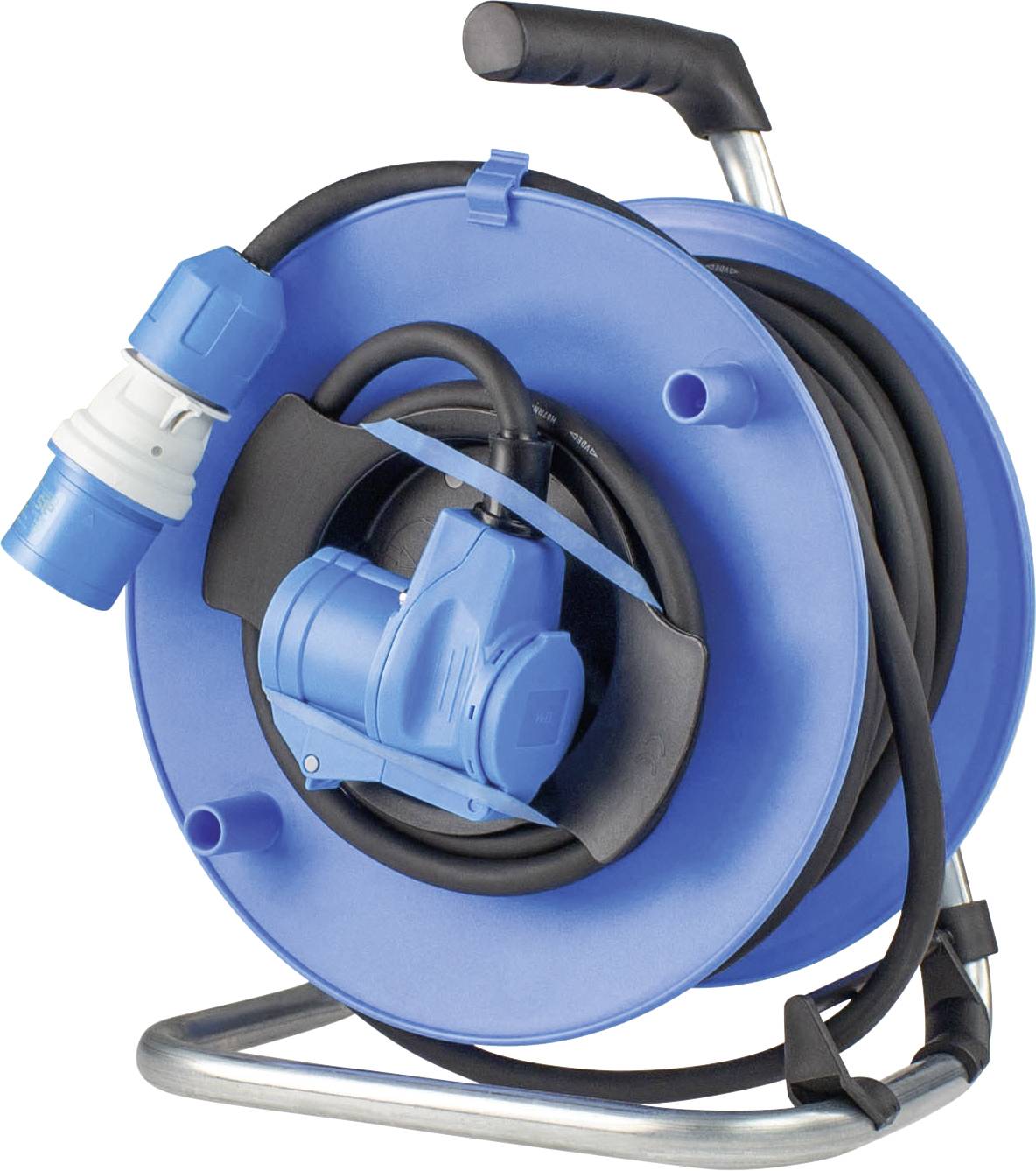 Eine blaue Kabeltrommel mit Griff und Steckern, aufgerollt auf einem Metallgestell. Links ist ein blauer Stecker sichtbar.
