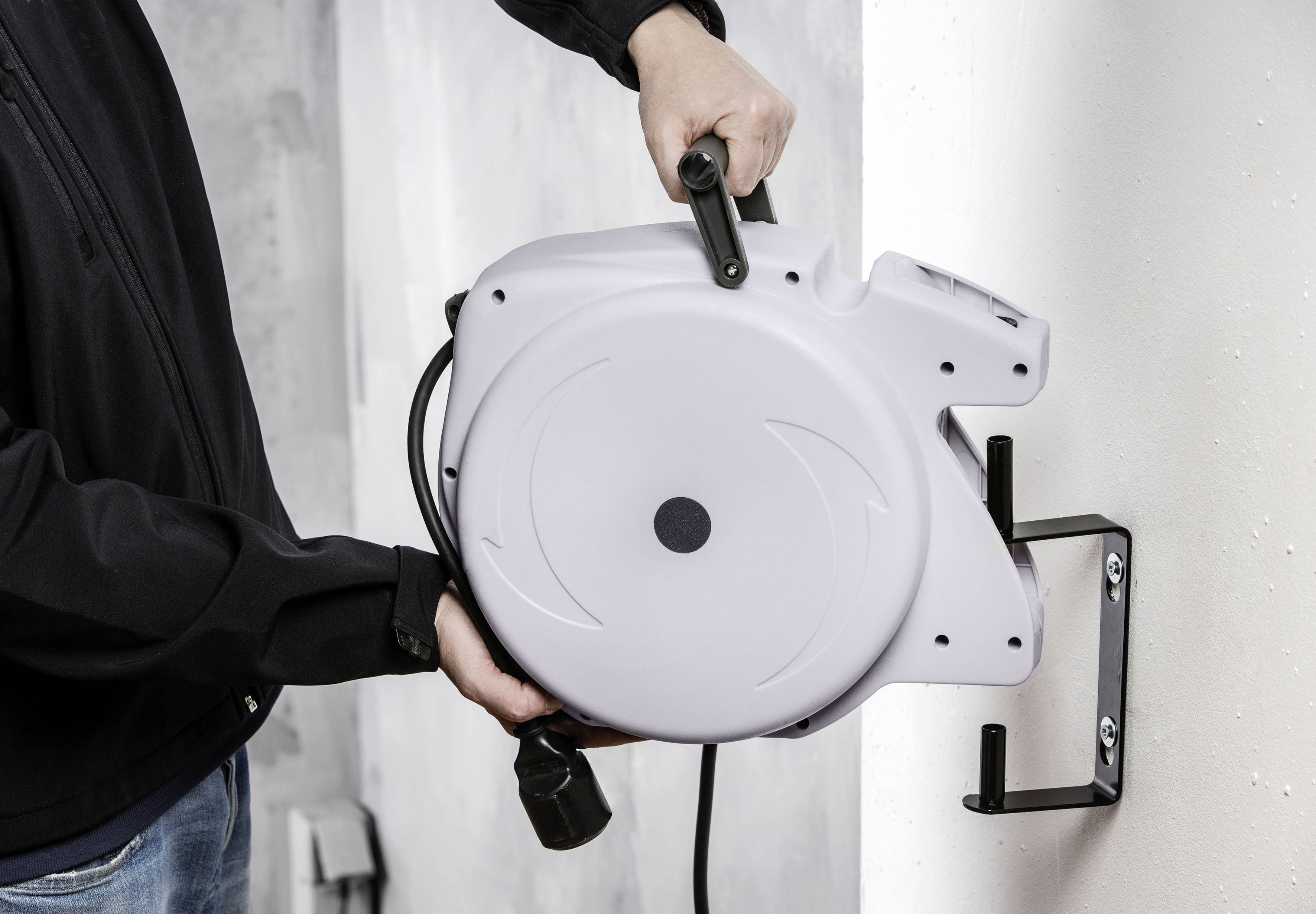 AS Schwabe 12645 Wandkabeltrommel 20m Schwarz Schutzkontakt-Winkelstecker, Frankreich-Stecker