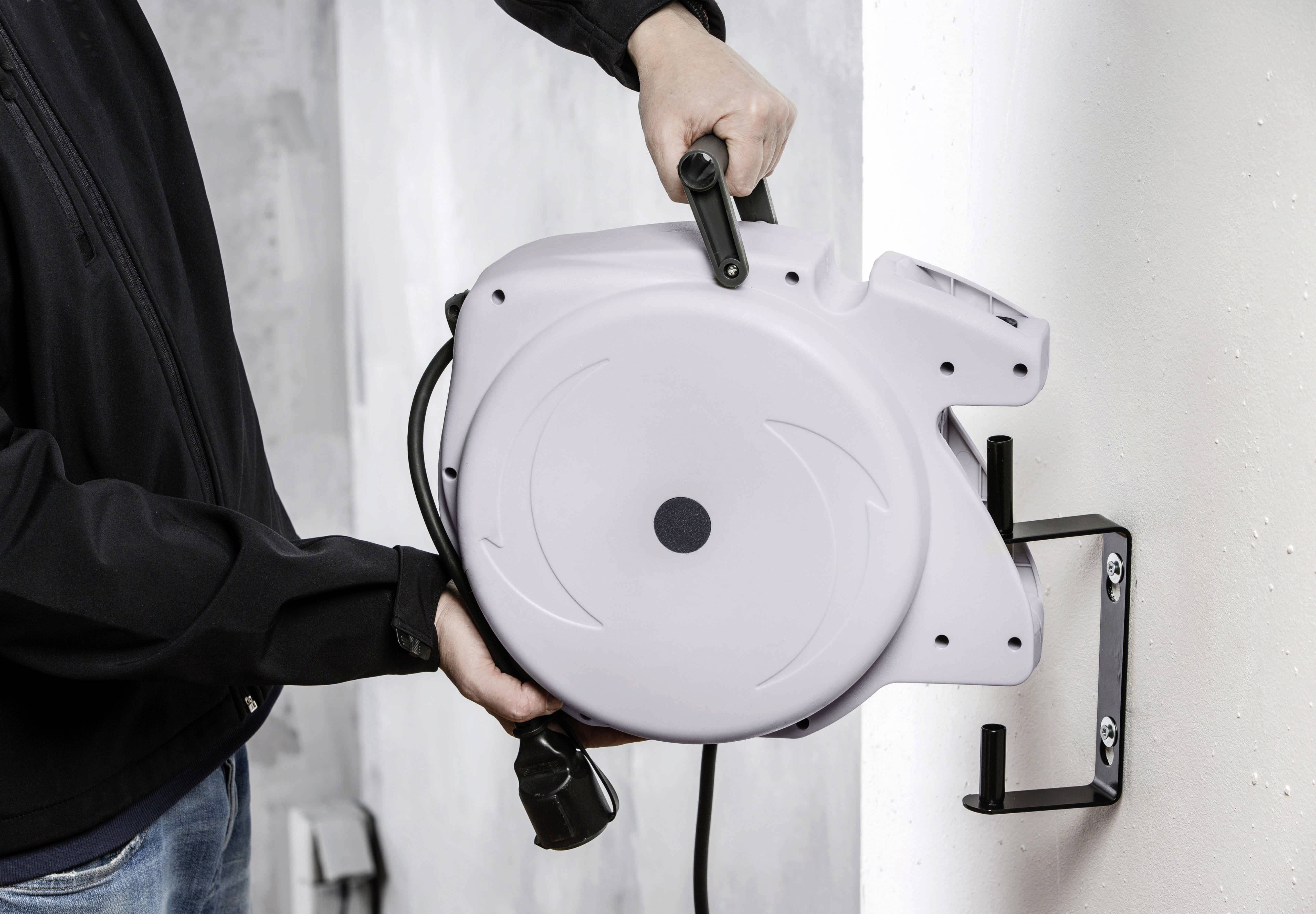 AS Schwabe 12647 Wandkabeltrommel 18 m Schwarz Schutzkontakt-Stecker