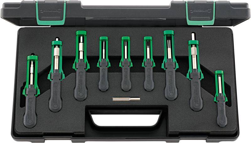 Ein Werkzeugkoffer mit zehn unterschiedlich großen, grünen und schwarzen Schraubendrehern, ordentlich in einer Schaumstoffeinlage sortiert.
