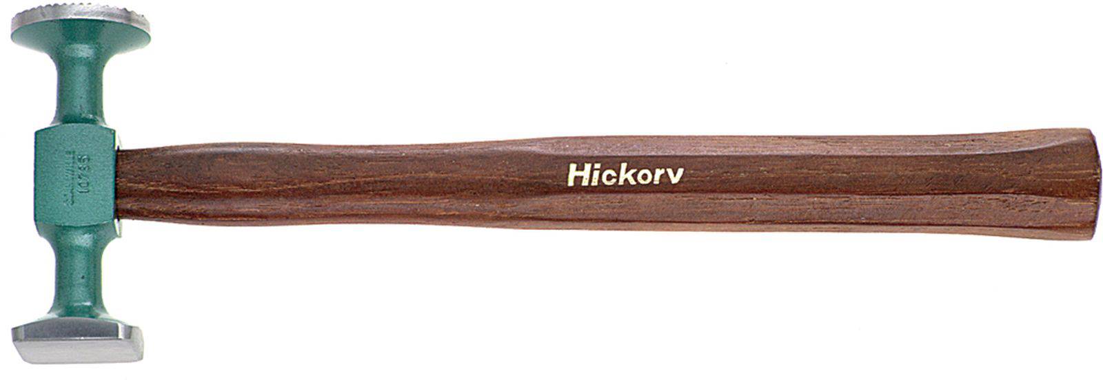 Ein Hammer mit grünem Kopf und Holzgriff, auf dem 'Hickory' steht. Entworfen für präzises Hämmern in Werkstattarbeiten.
