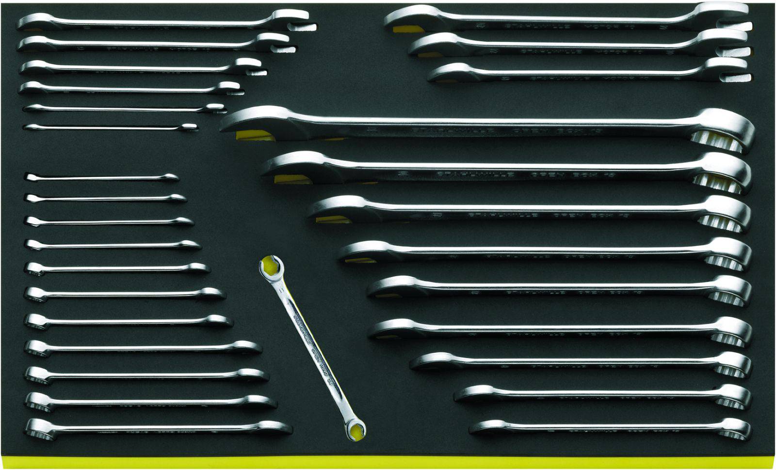 Ein Set verchromter Schraubenschlüssel in verschiedenen Größen, geordnet in einem schwarzen Werkzeugträger; 24 Stück insgesamt.