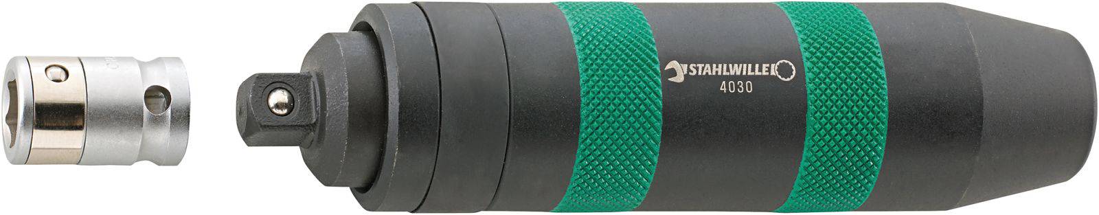 Drehmomentschlüssel mit grünem Griff und Adapteraufsatz, geeignet für präzises Anziehen von Schrauben in mechanischen Anwendungen.
